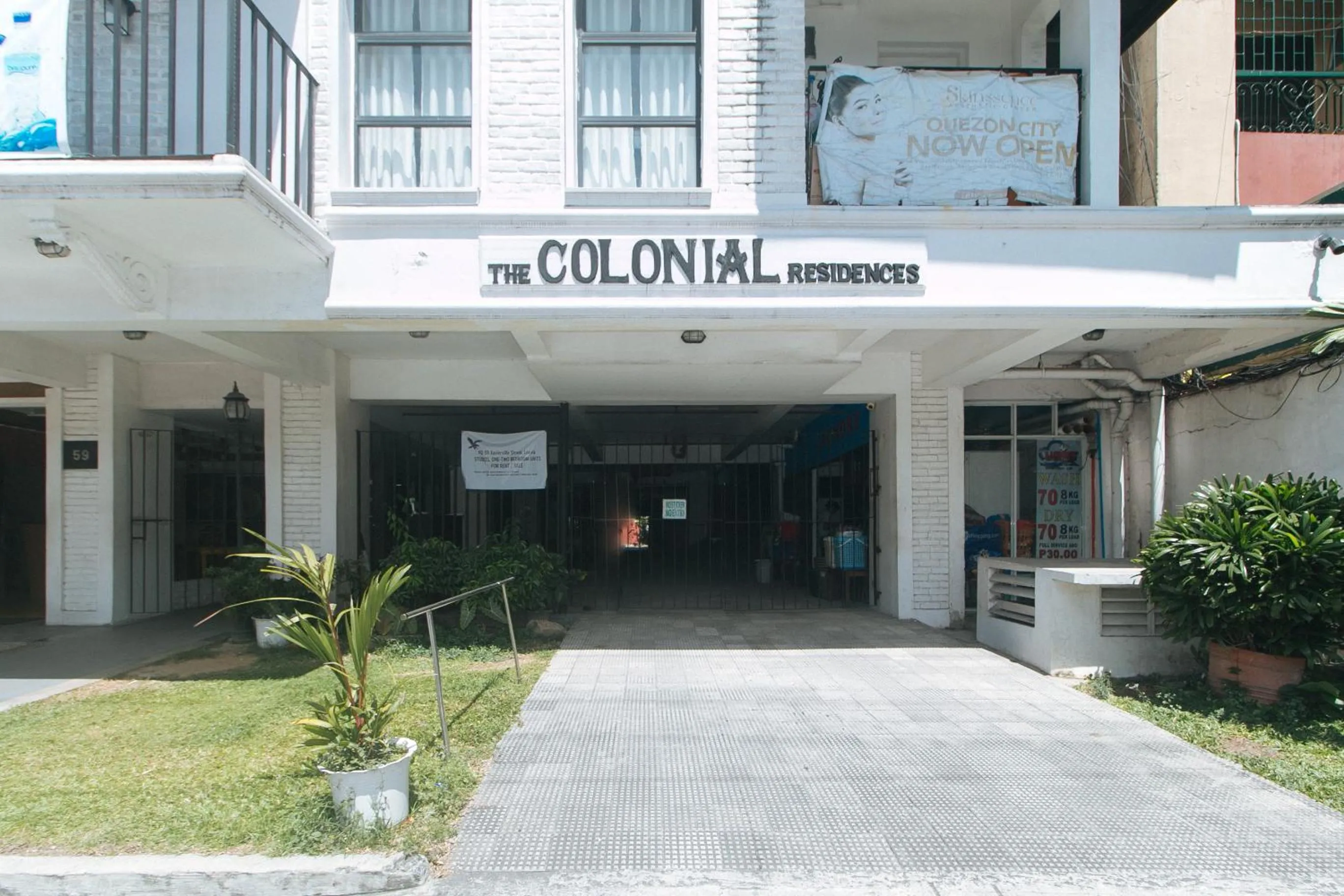 Facade/entrance in 59 Xavierville by RedDoorz