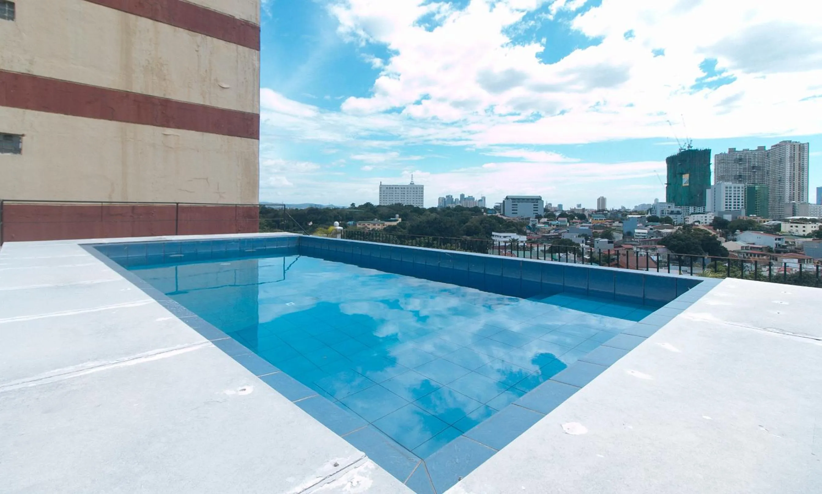 Swimming pool in 59 Xavierville by RedDoorz