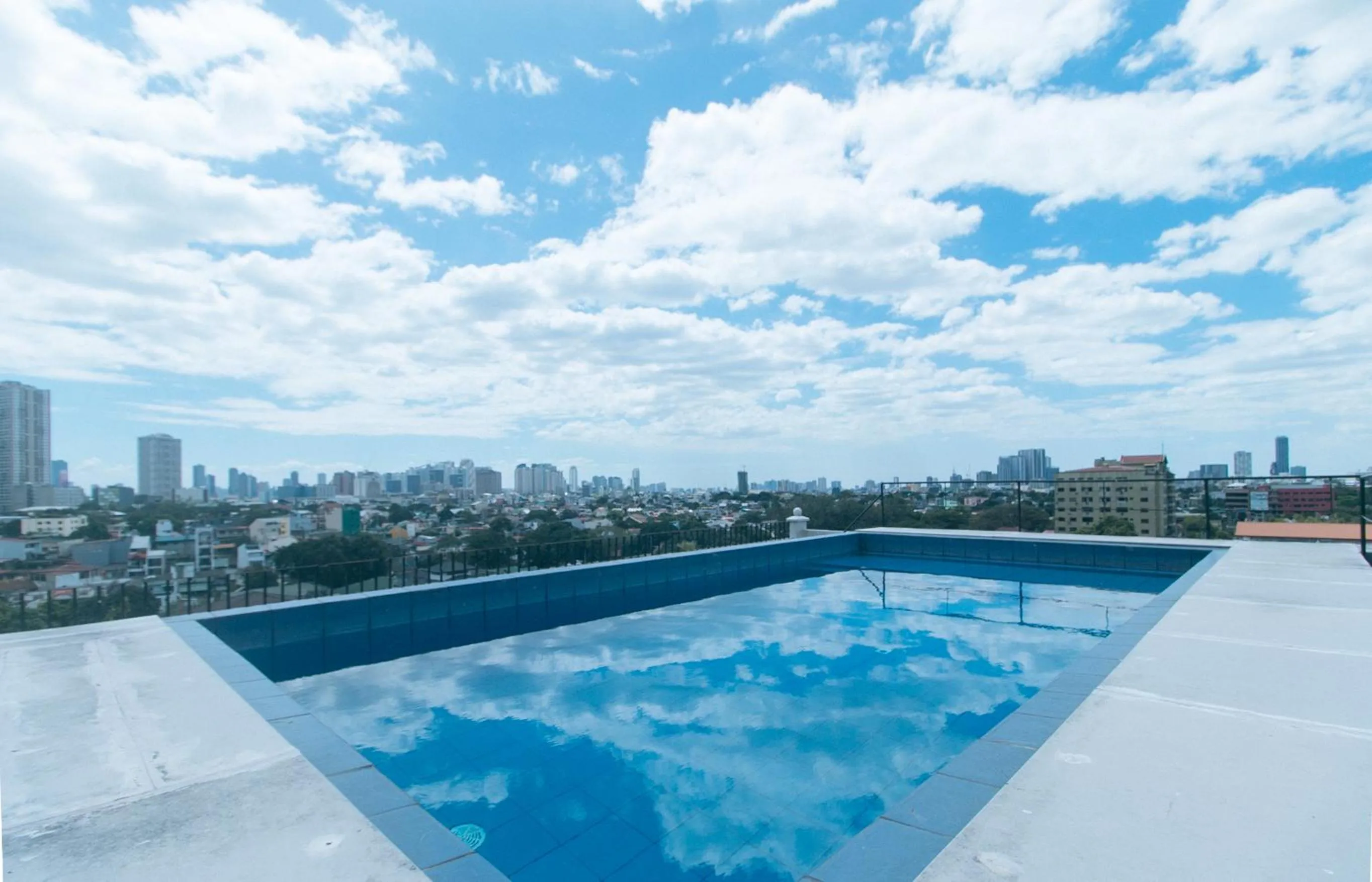 Swimming pool in 59 Xavierville by RedDoorz