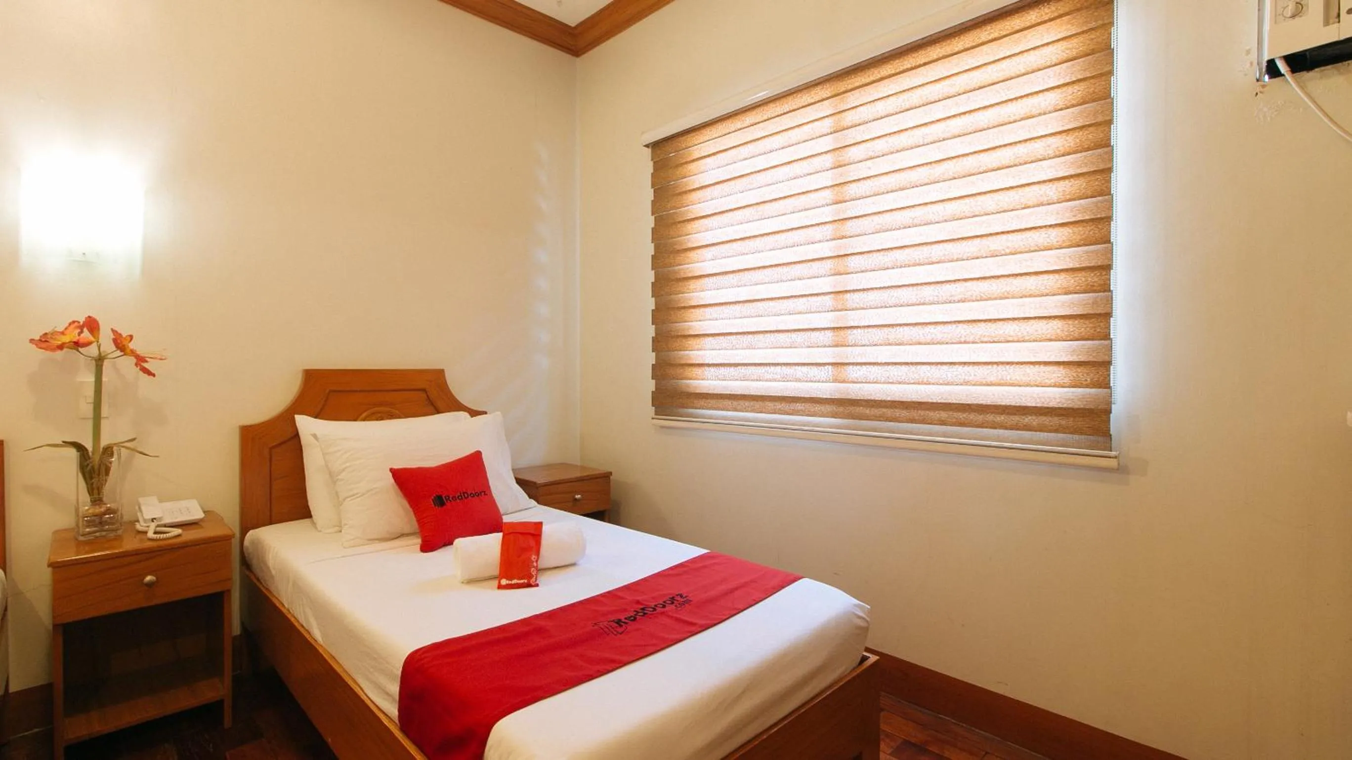 Bed in RedDoorz Premium @ Nick Hotel Gerona Tarlac