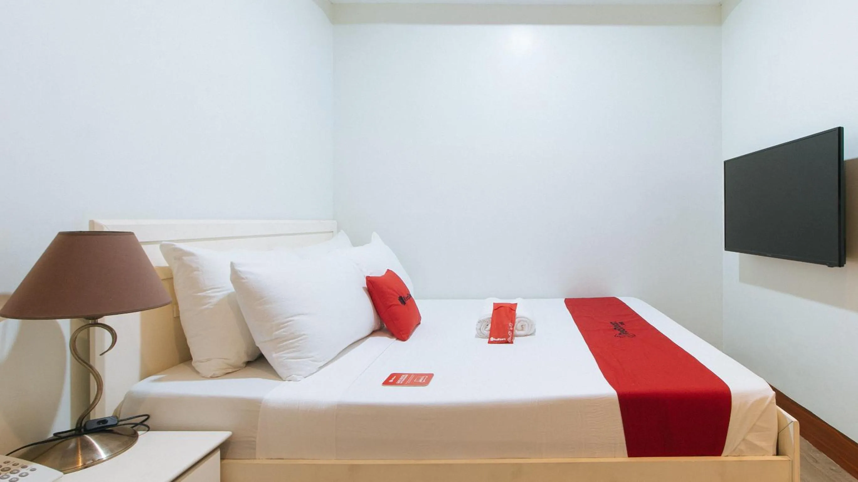 Bed in RedDoorz Premium @ Nick Hotel Gerona Tarlac