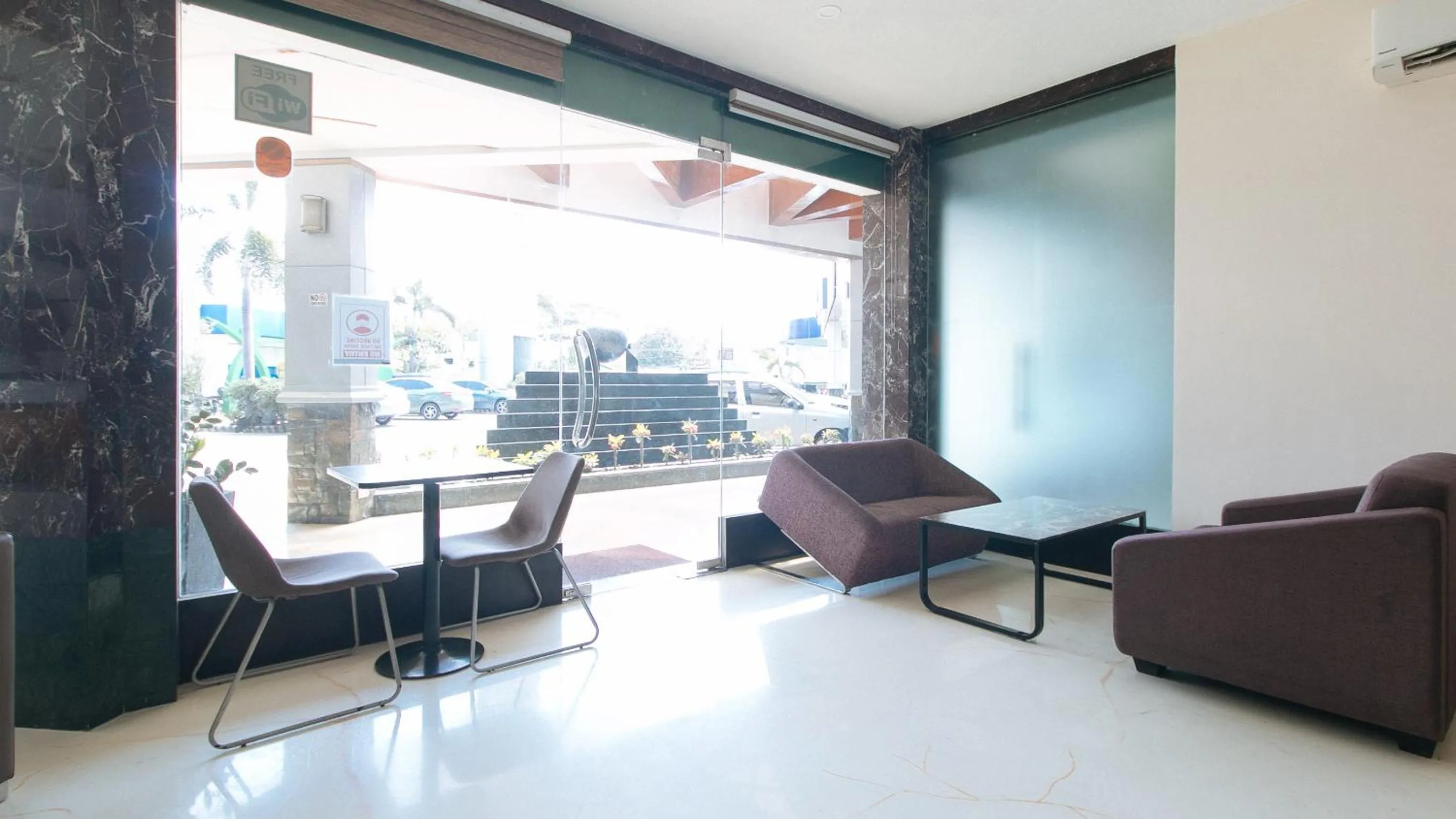 Lobby or reception in RedDoorz Premium @ Nick Hotel Gerona Tarlac