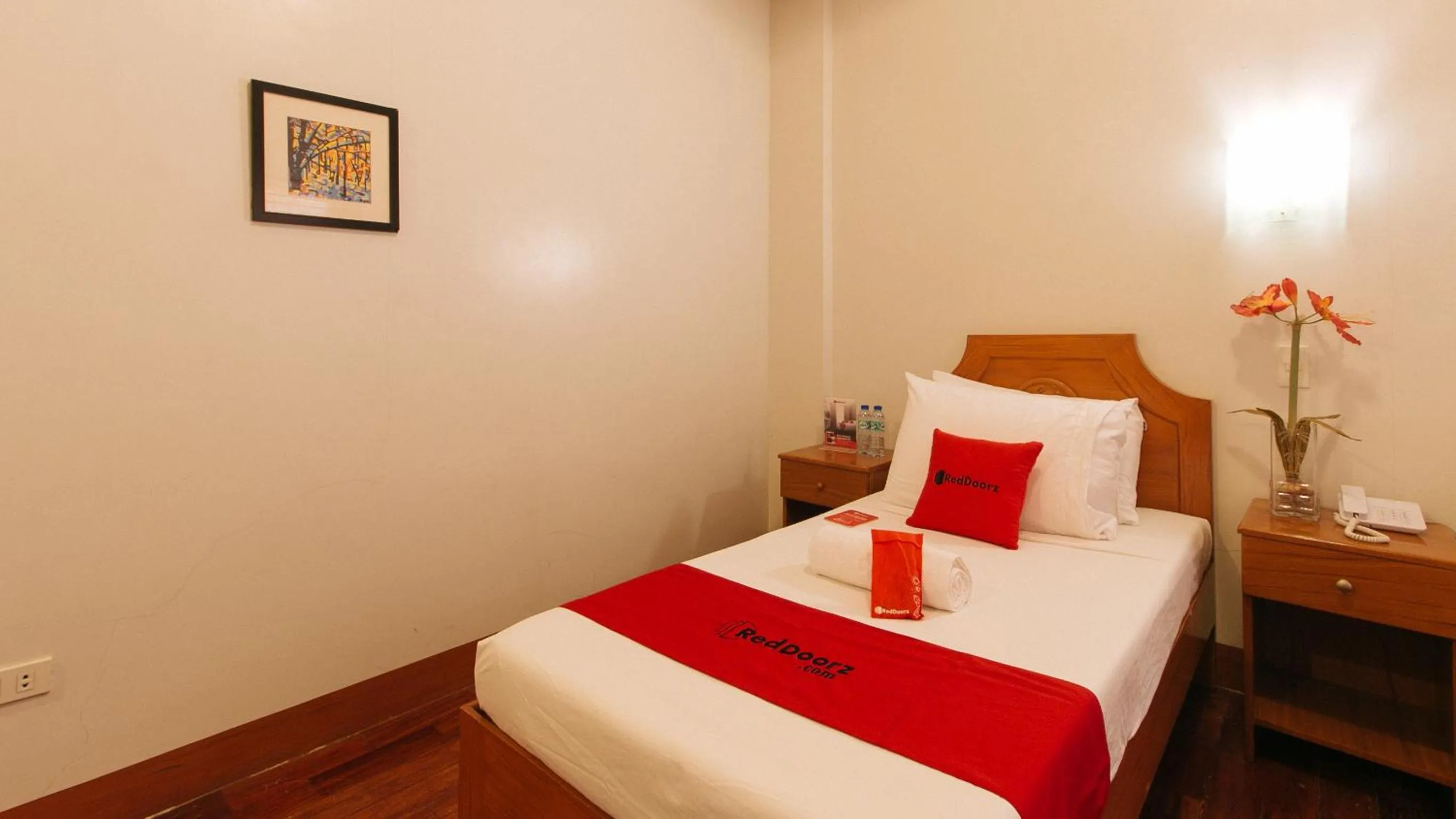 Bed in RedDoorz Premium @ Nick Hotel Gerona Tarlac