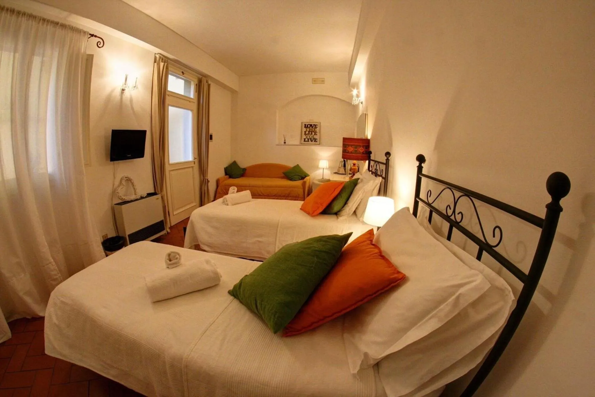 Photo of the whole room in Cosy House