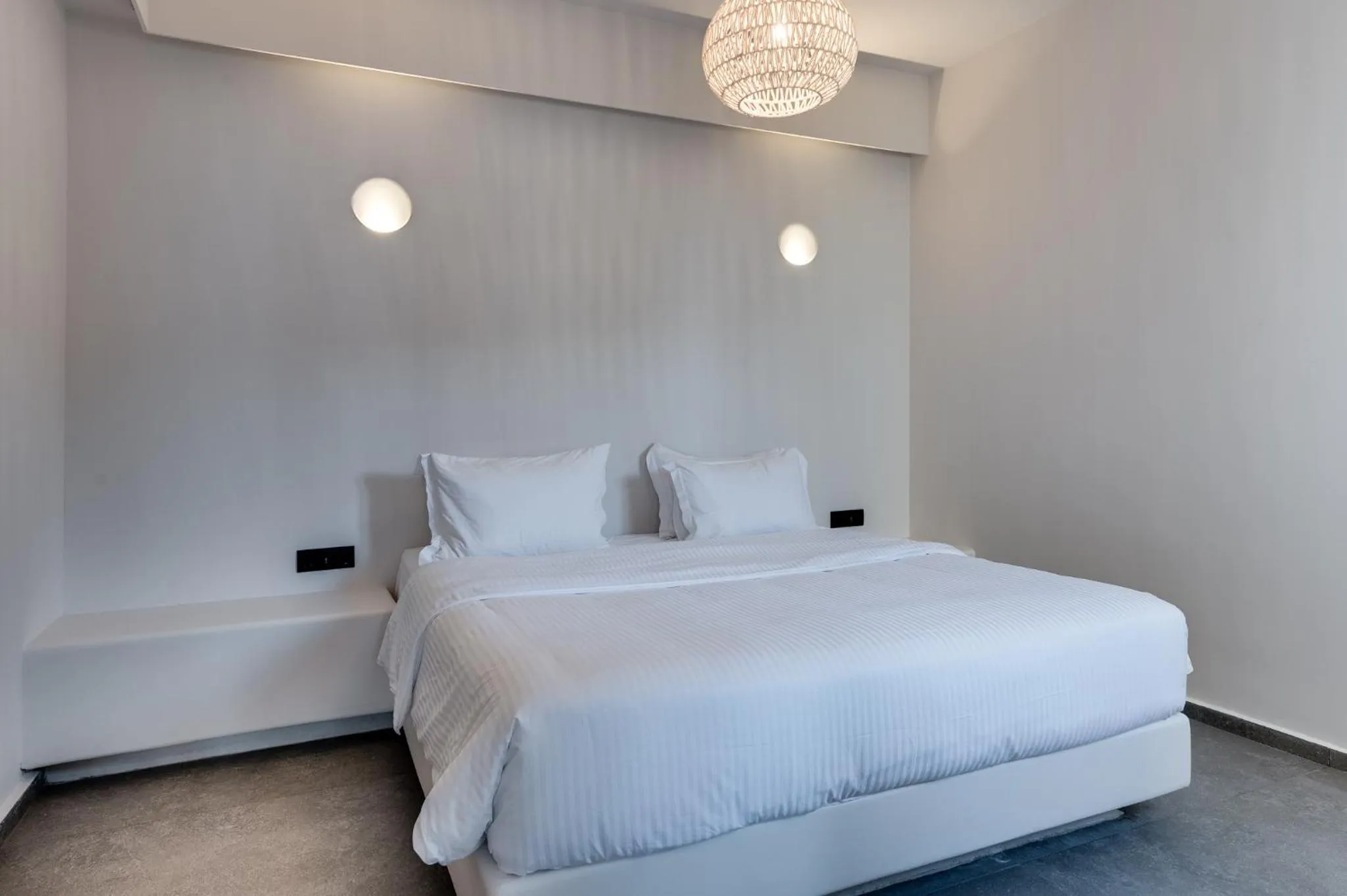 Bed in Elements Cozy Suites Pyrgos