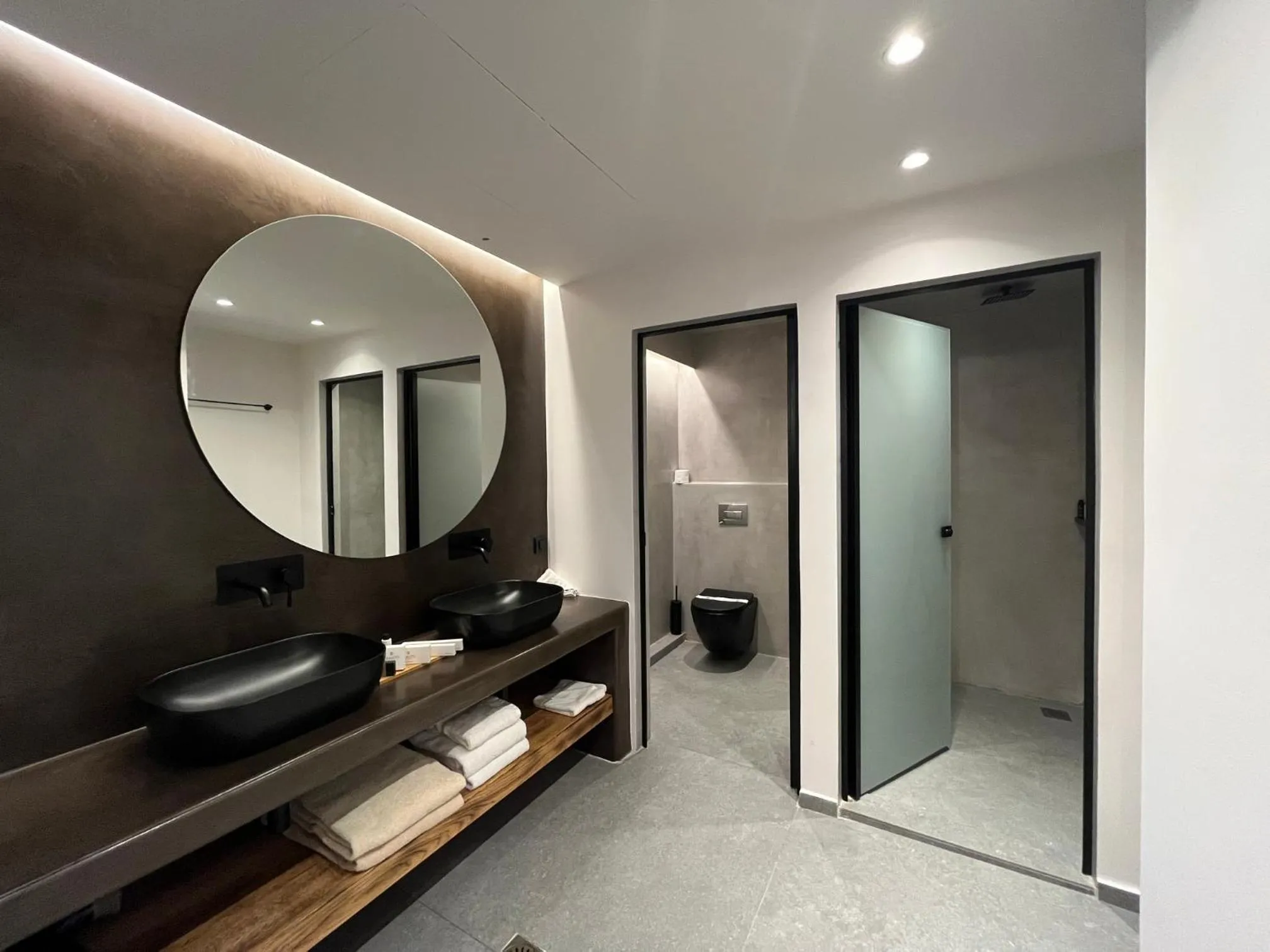 Bathroom in Elements Cozy Suites Pyrgos