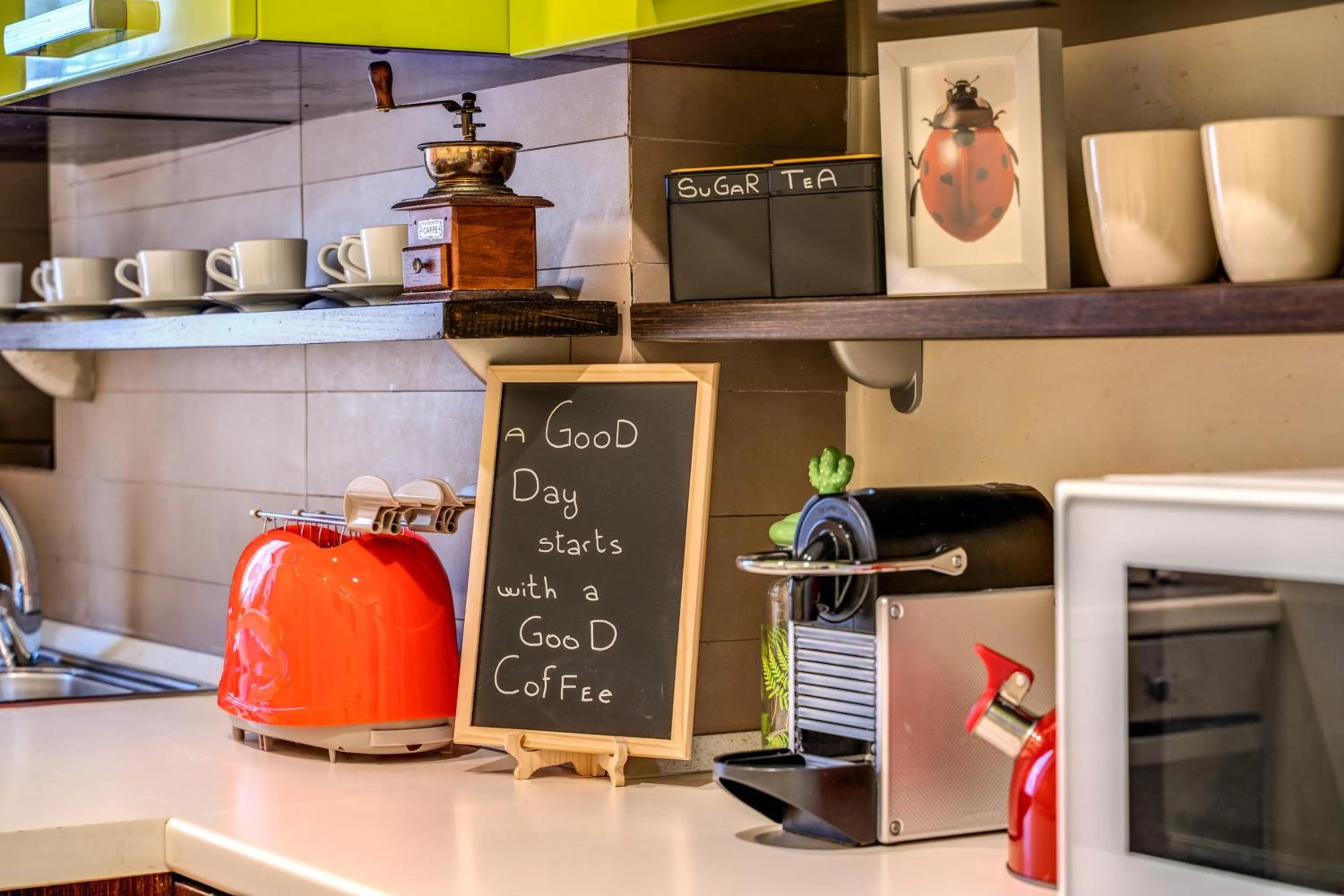 Coffee/tea facilities in Gianicolo Miracle Suite