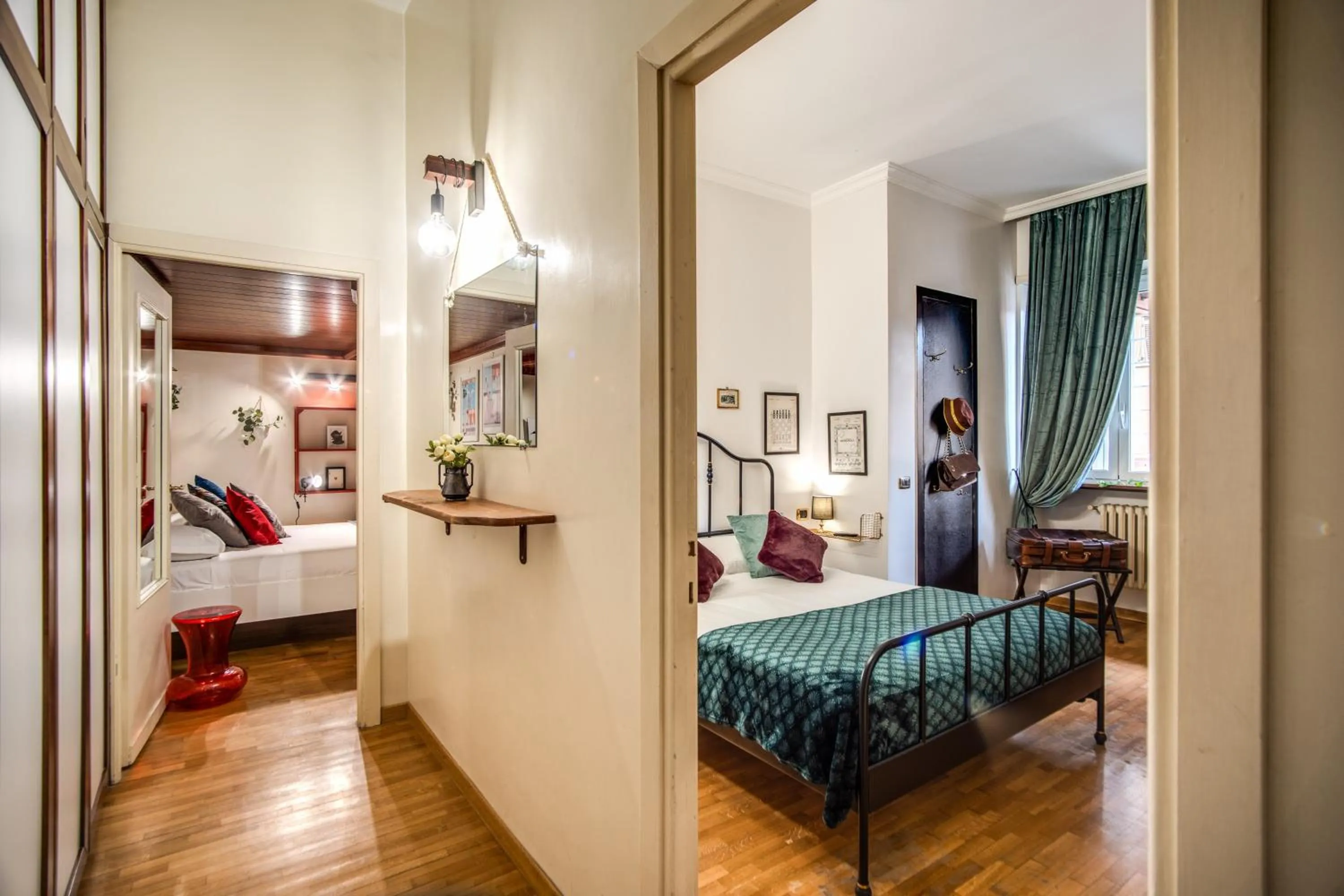 Photo of the whole room, Bed in Gianicolo Miracle Suite