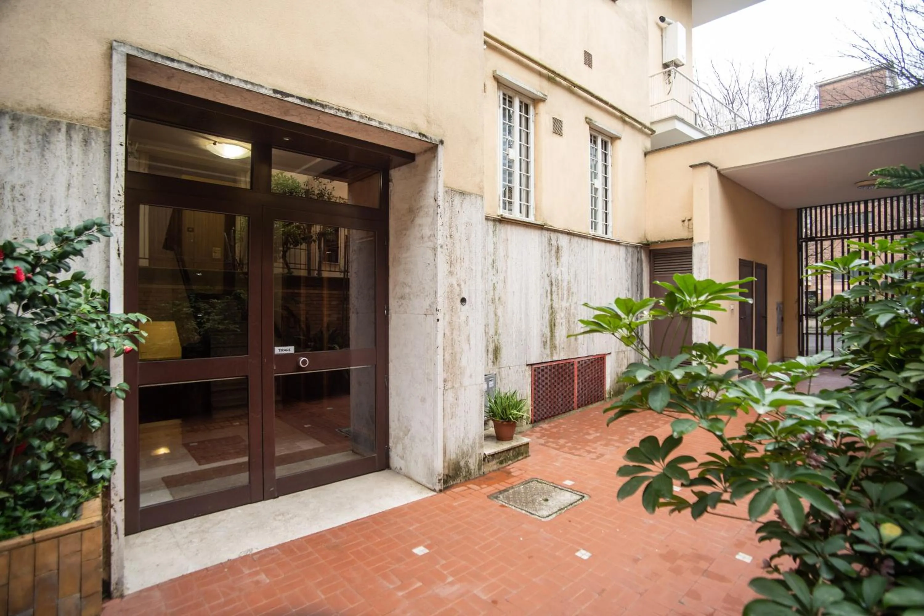 Facade/entrance in Gianicolo Miracle Suite