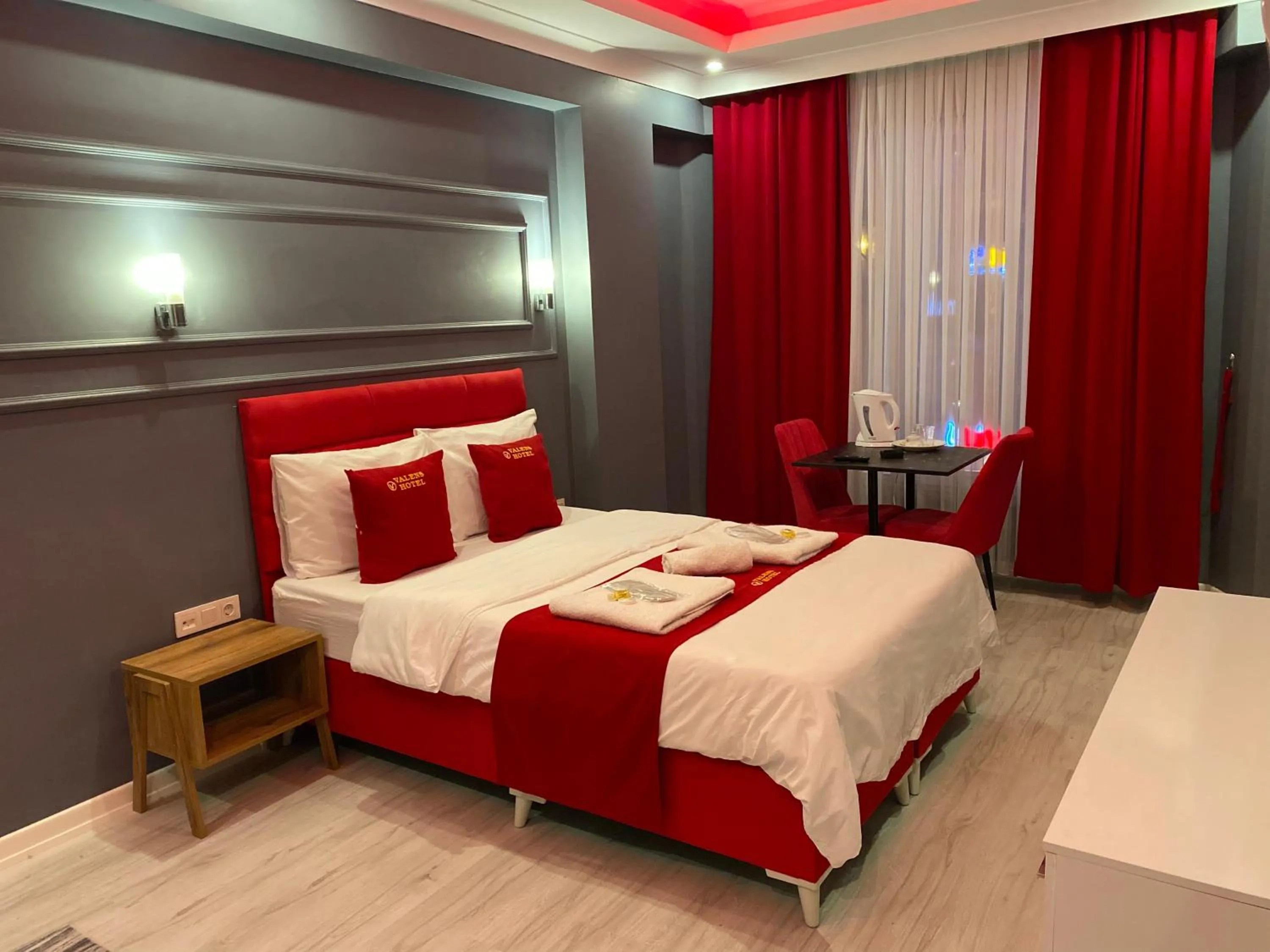 Bed in iNALENS AİRPORT HOTEL