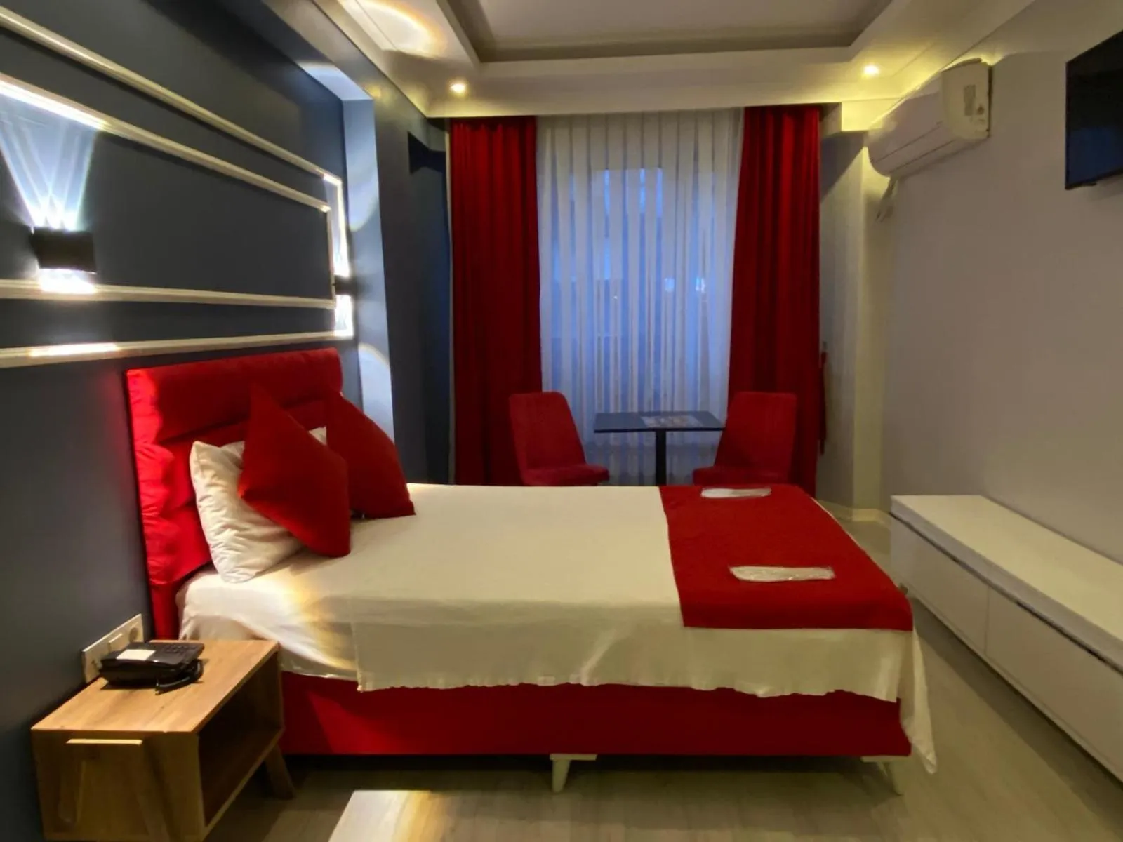 Bed in iNALENS AİRPORT HOTEL