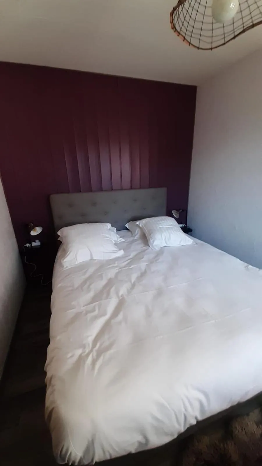 Bed in Logis Hôtel Restaurant Le 1050