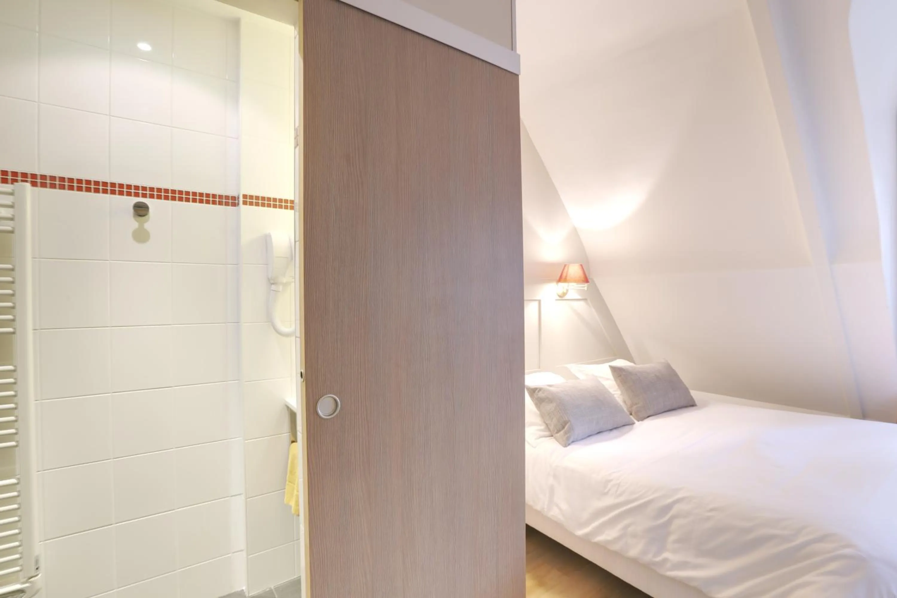 Bed in Hôtel Cardinal