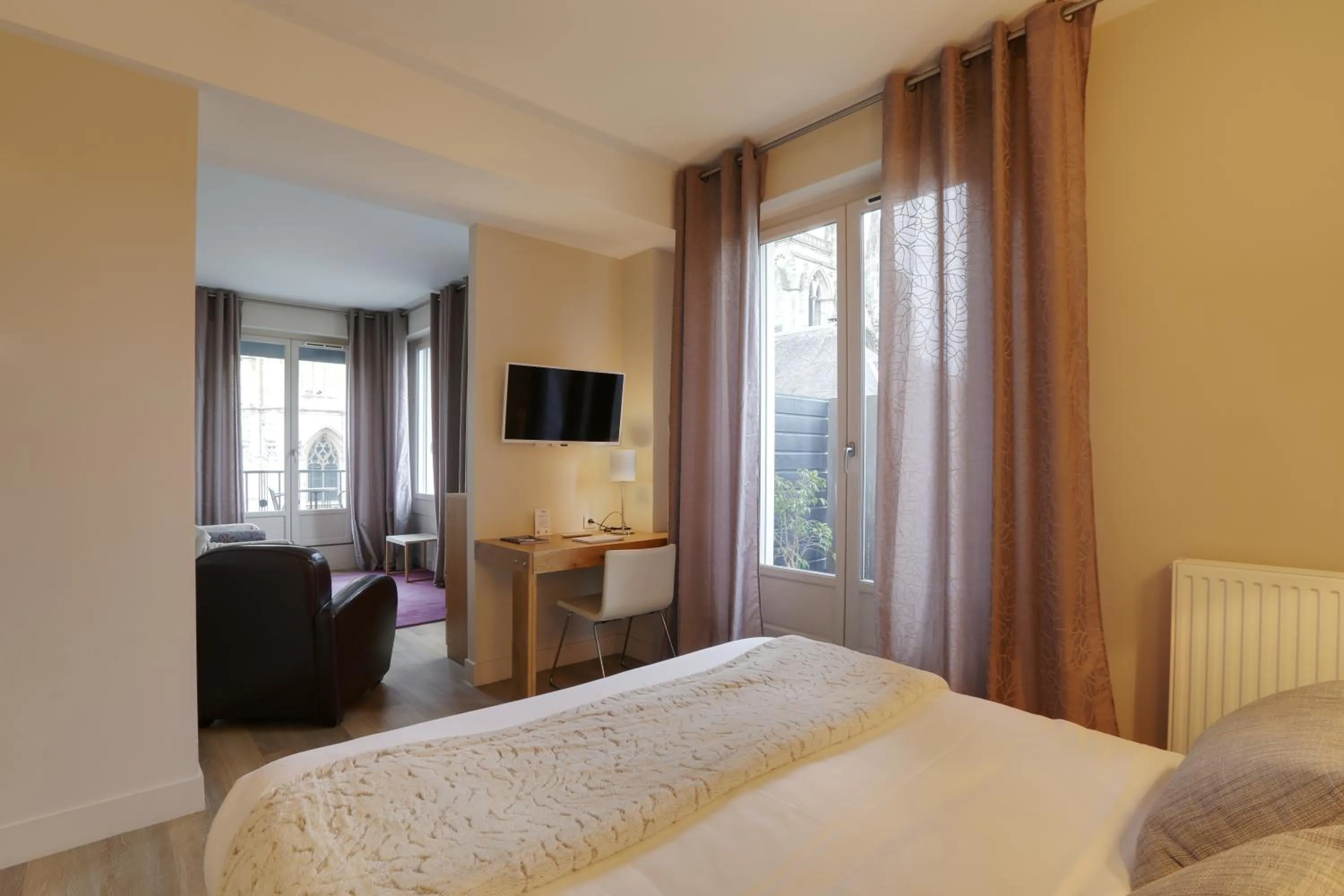 Bed in Hôtel Cardinal