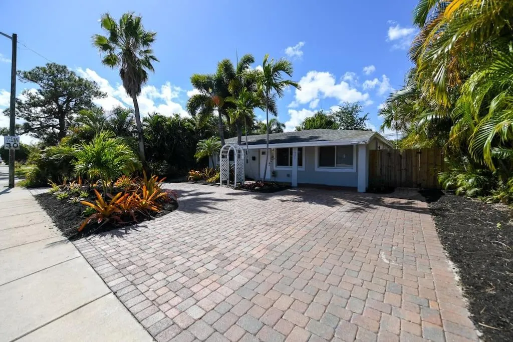 4BR Home, Hot Tub, Near Beach & Wilton Manors
