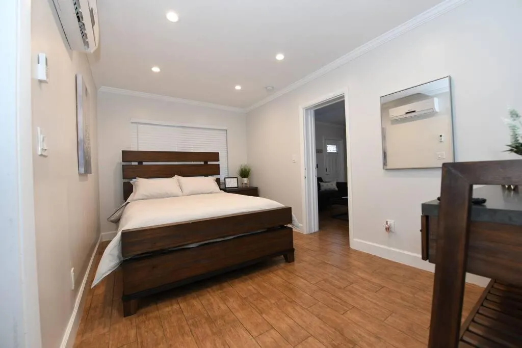 Bed in 4BR Home, Hot Tub, Near Beach & Wilton Manors