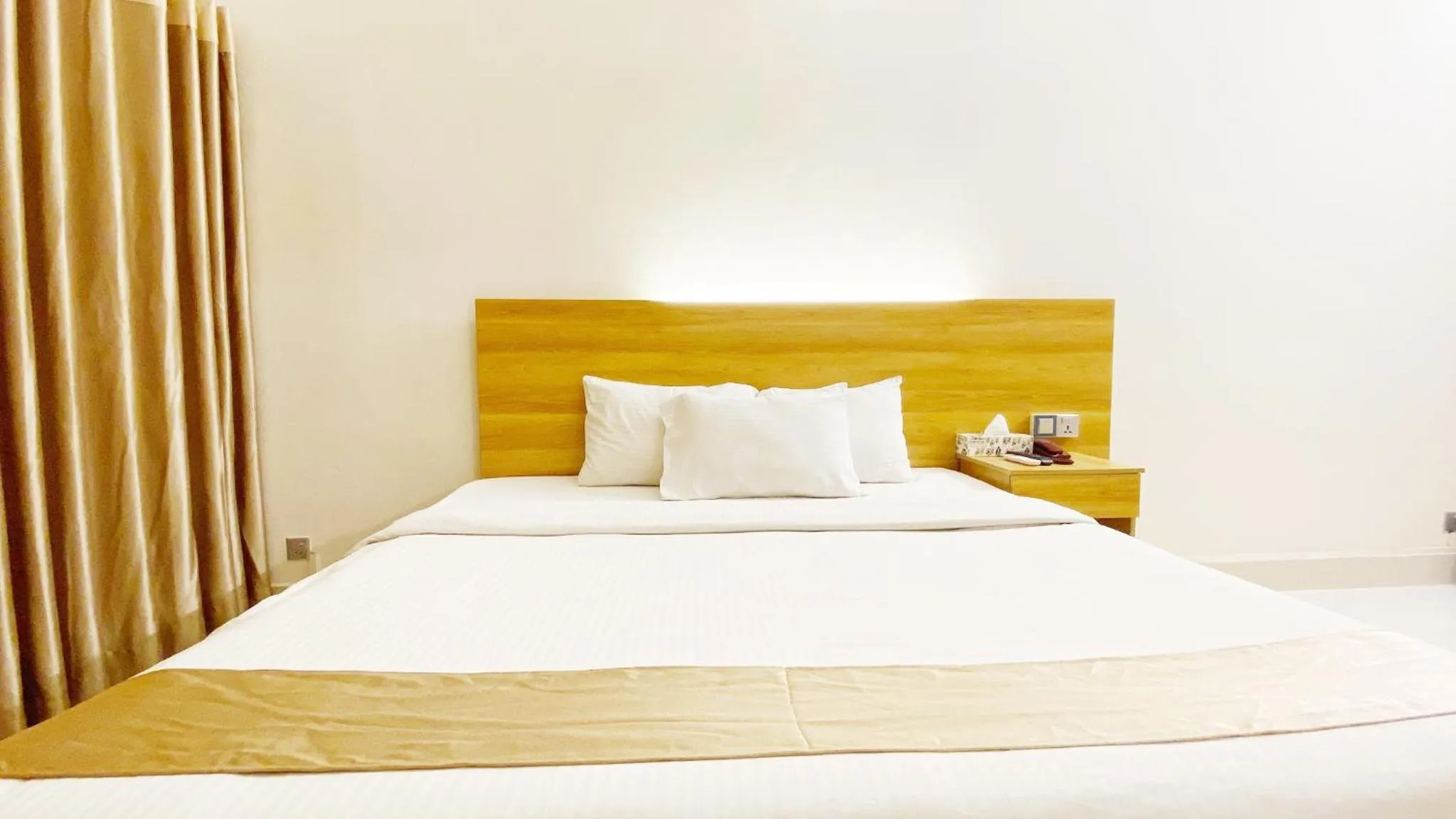 Bed in Crown Palace Residence