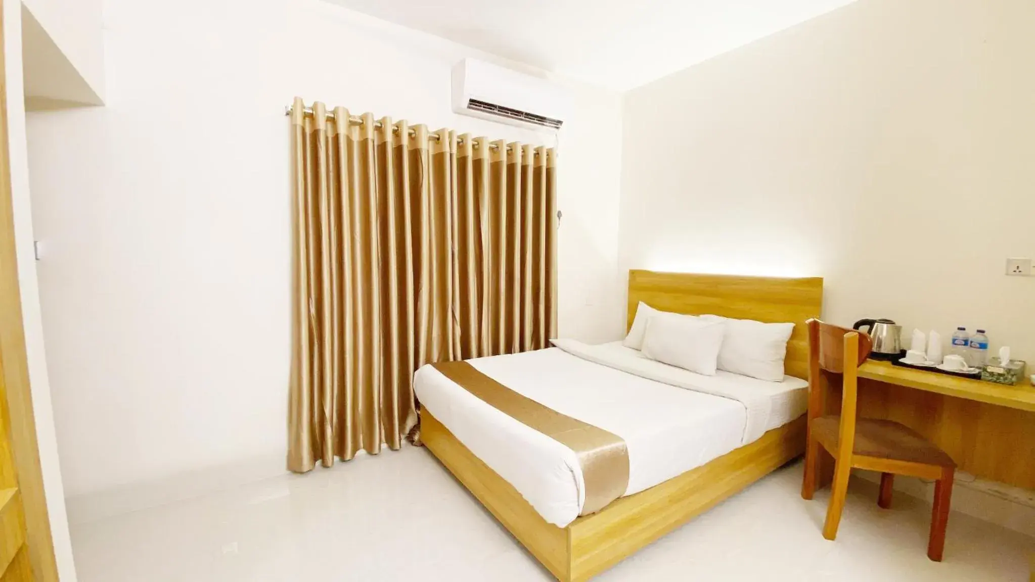 Deluxe Double Room in Crown Palace Residence Deluxe Double Room in Crown Palace Residence