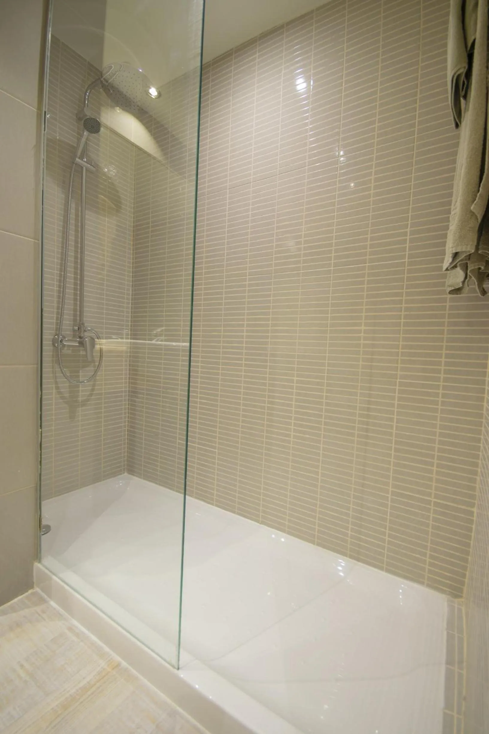 Shower in Oasis Praiamar