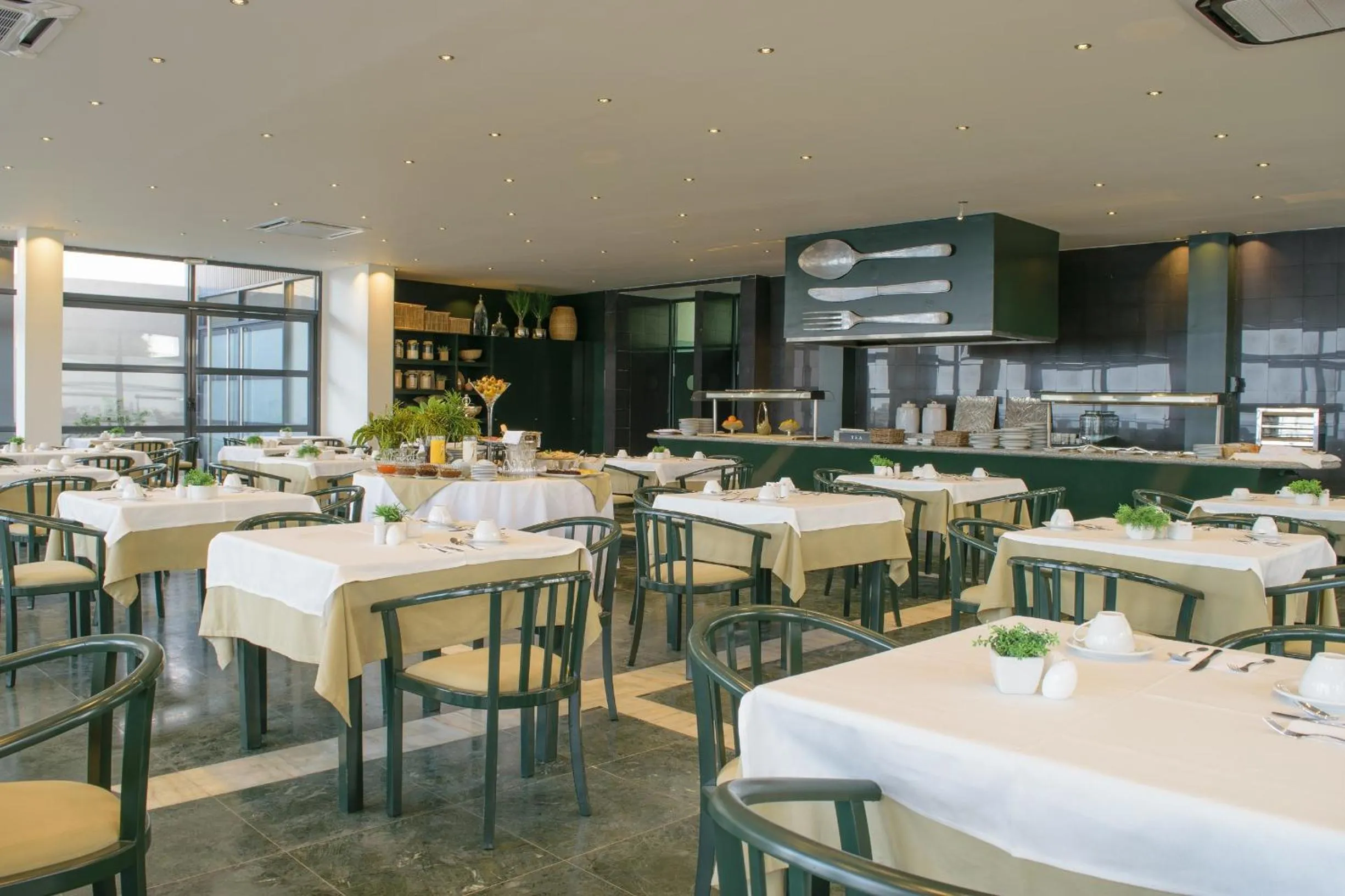 Restaurant/places to eat in Oasis Praiamar