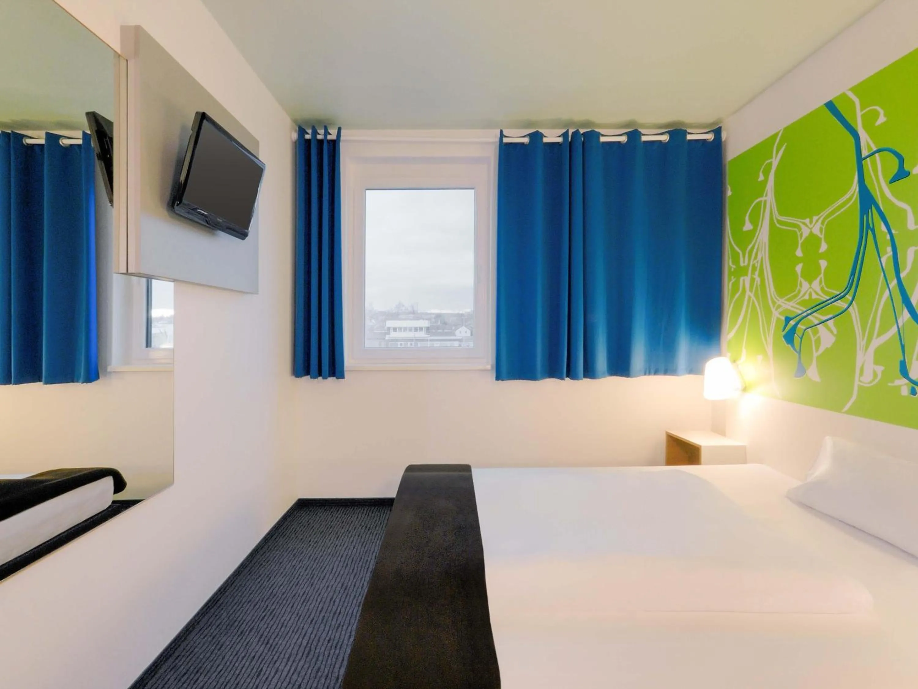 Photo of the whole room, Bed in B&B Hotel Paderborn