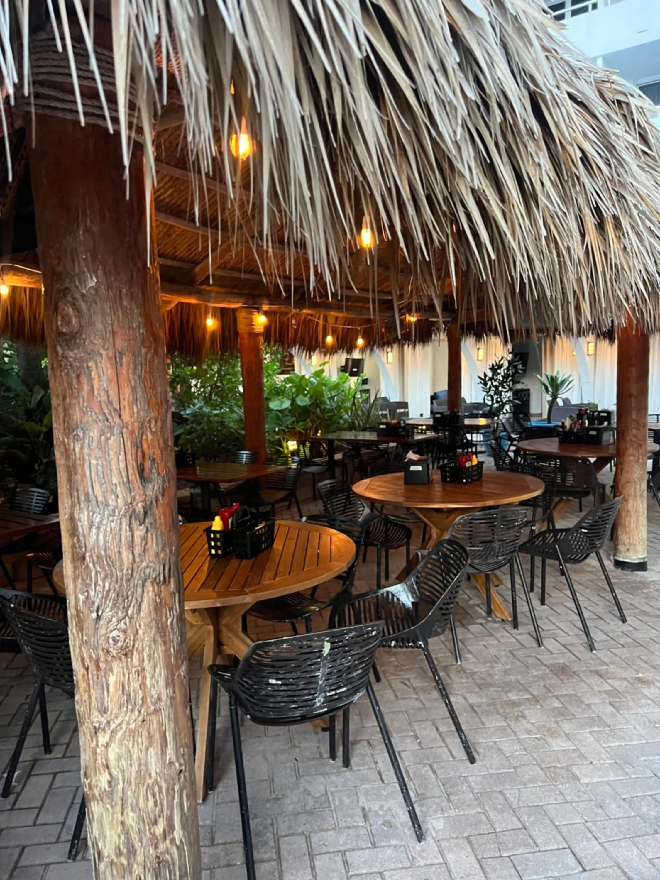 Restaurant/places to eat in Ocean Manor Tiki Sunset Retreat