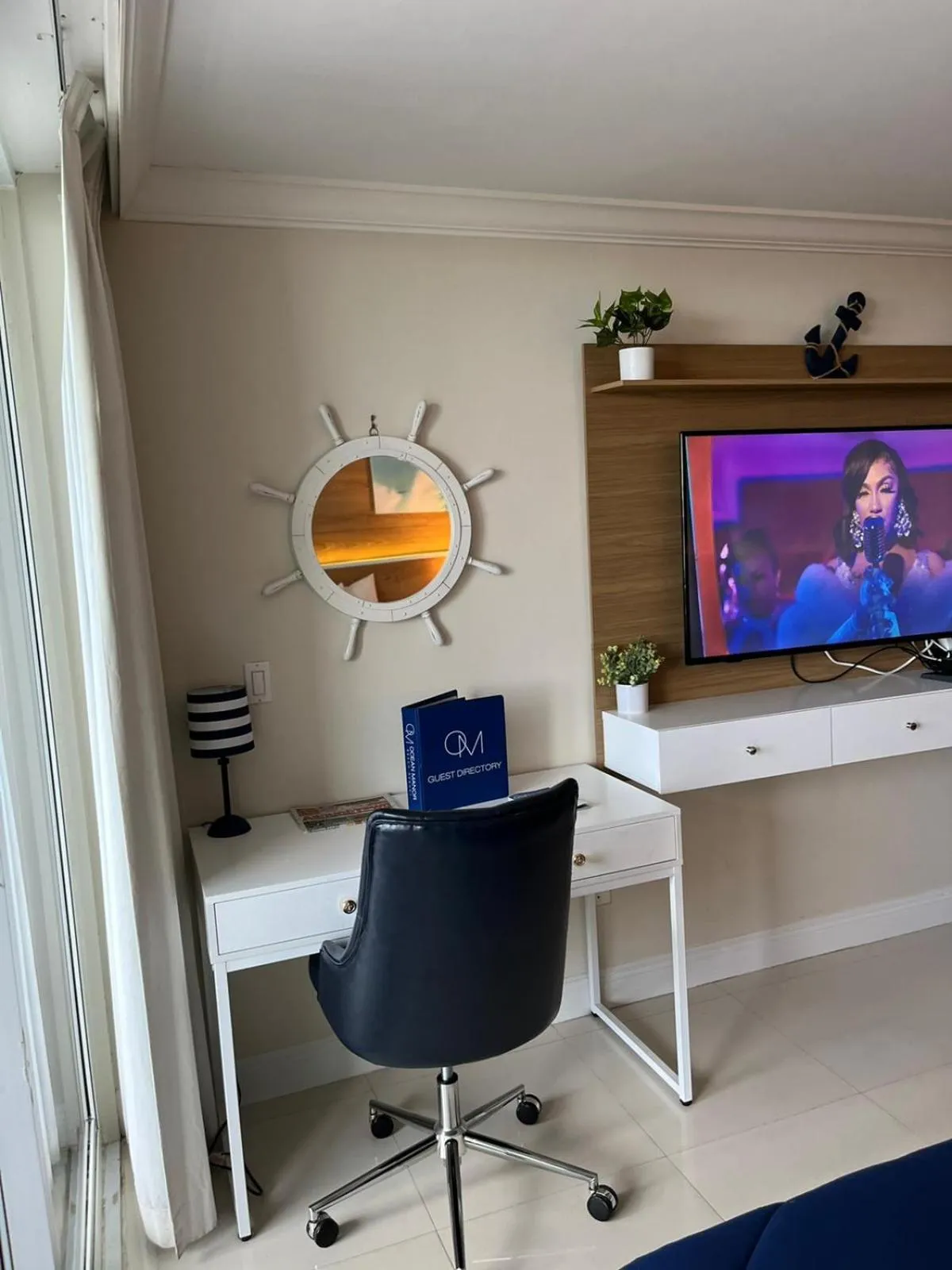 TV and multimedia in Ocean Manor Tiki Sunset Retreat