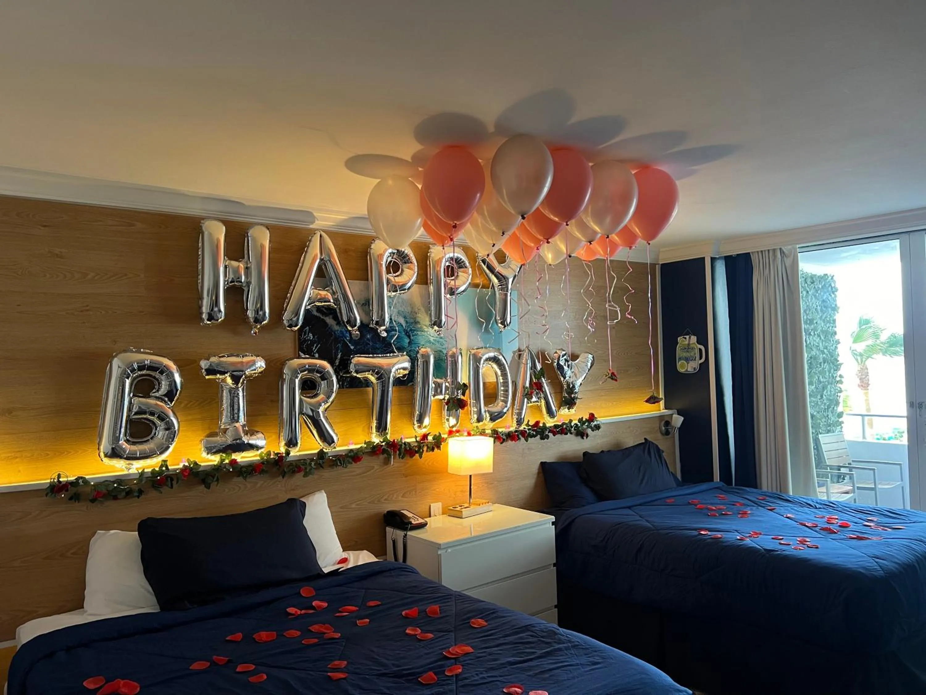 Bed in Ocean Manor Tiki Sunset Retreat