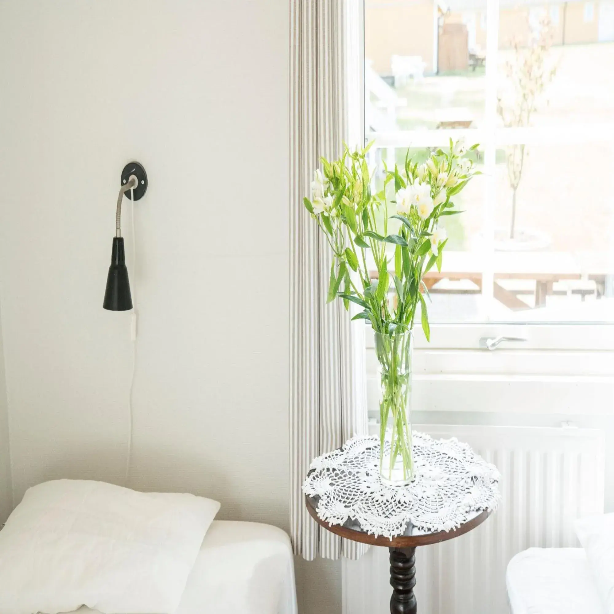 Tvåbäddsrum med delat badrum Vandrarhem - single occupancy in Solstickan Hotell & Vandrarhem Tvåbäddsrum med delat badrum Vandrarhem - single occupancy in Solstickan Hotell & Vandrarhem