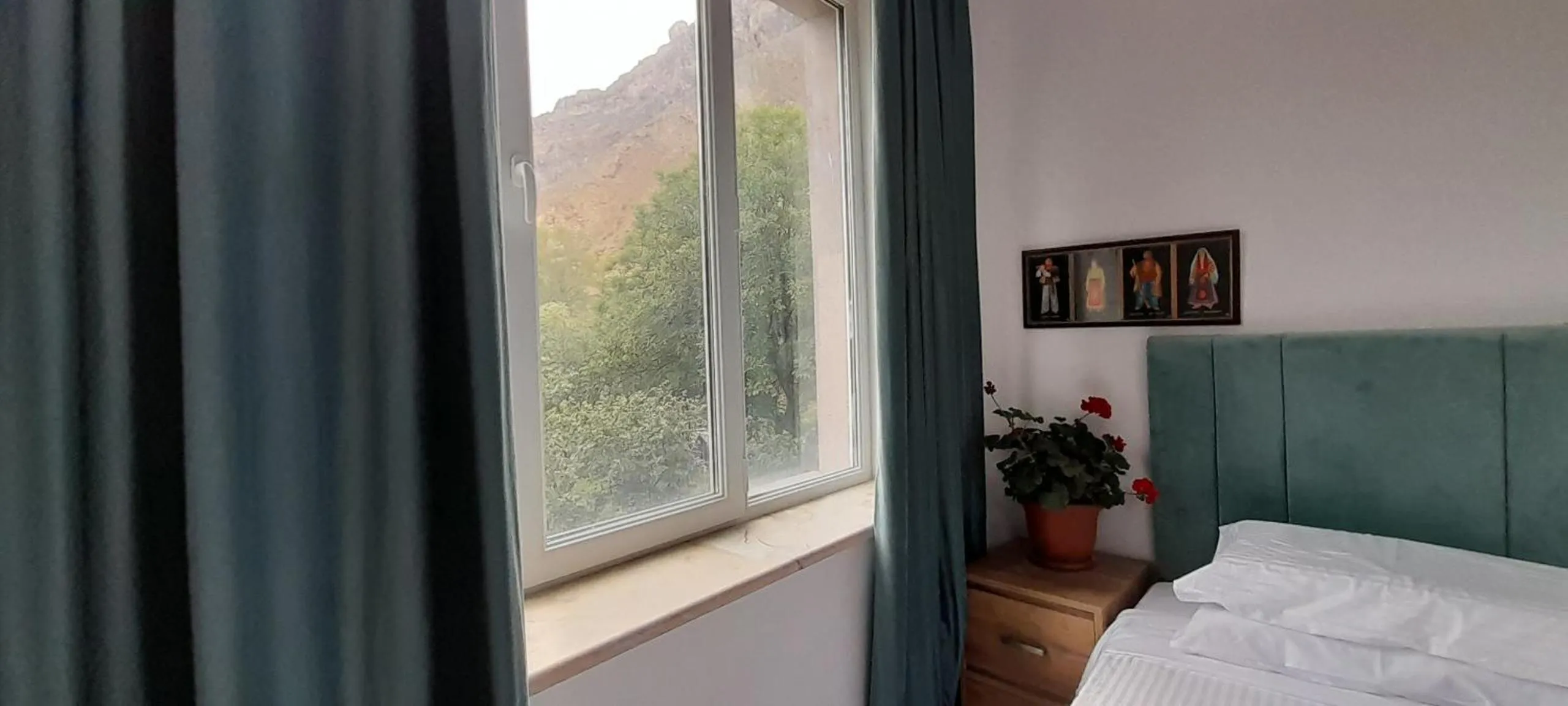 Mountain view in Areni Lodge