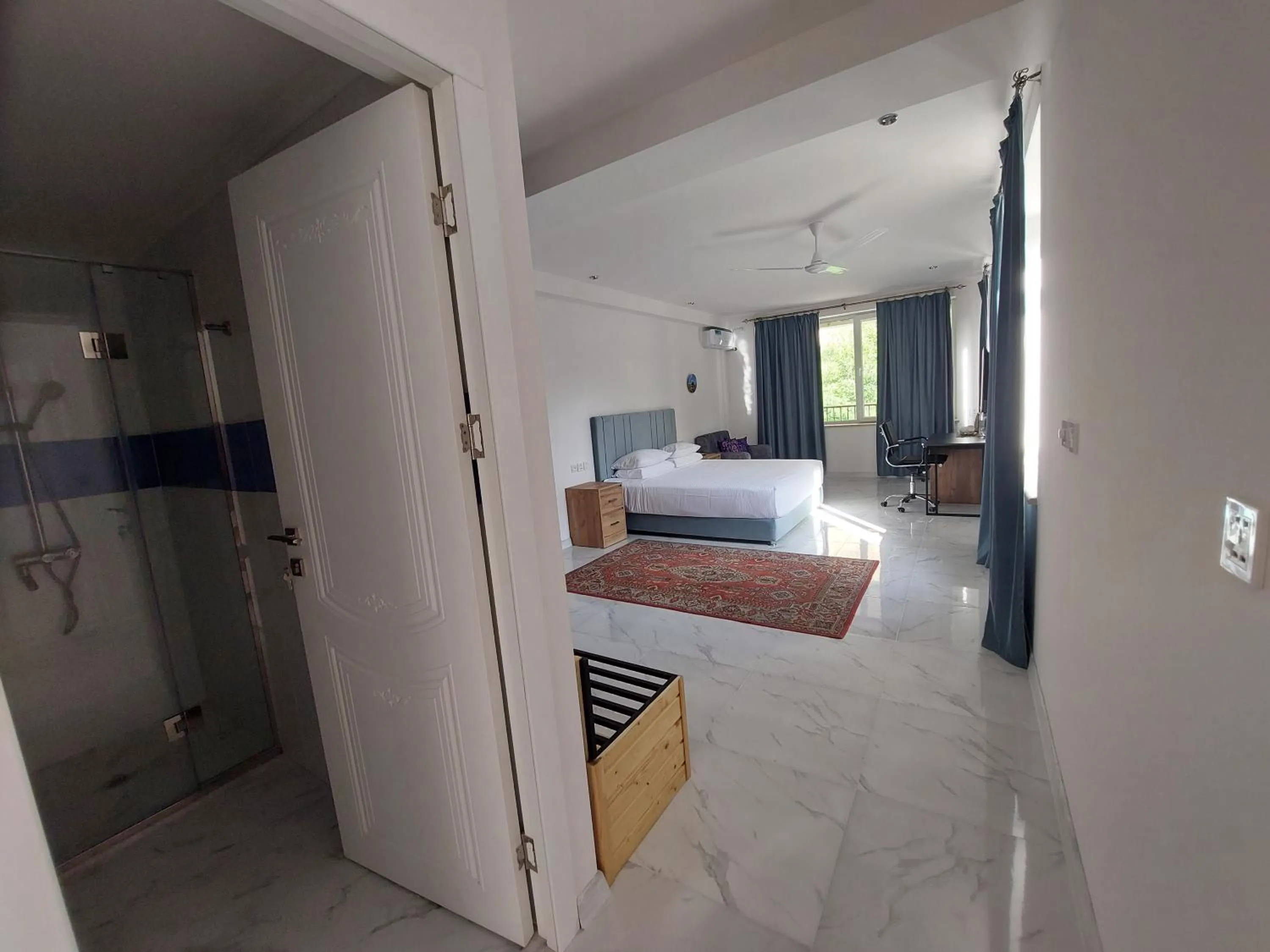 Photo of the whole room in Areni Lodge