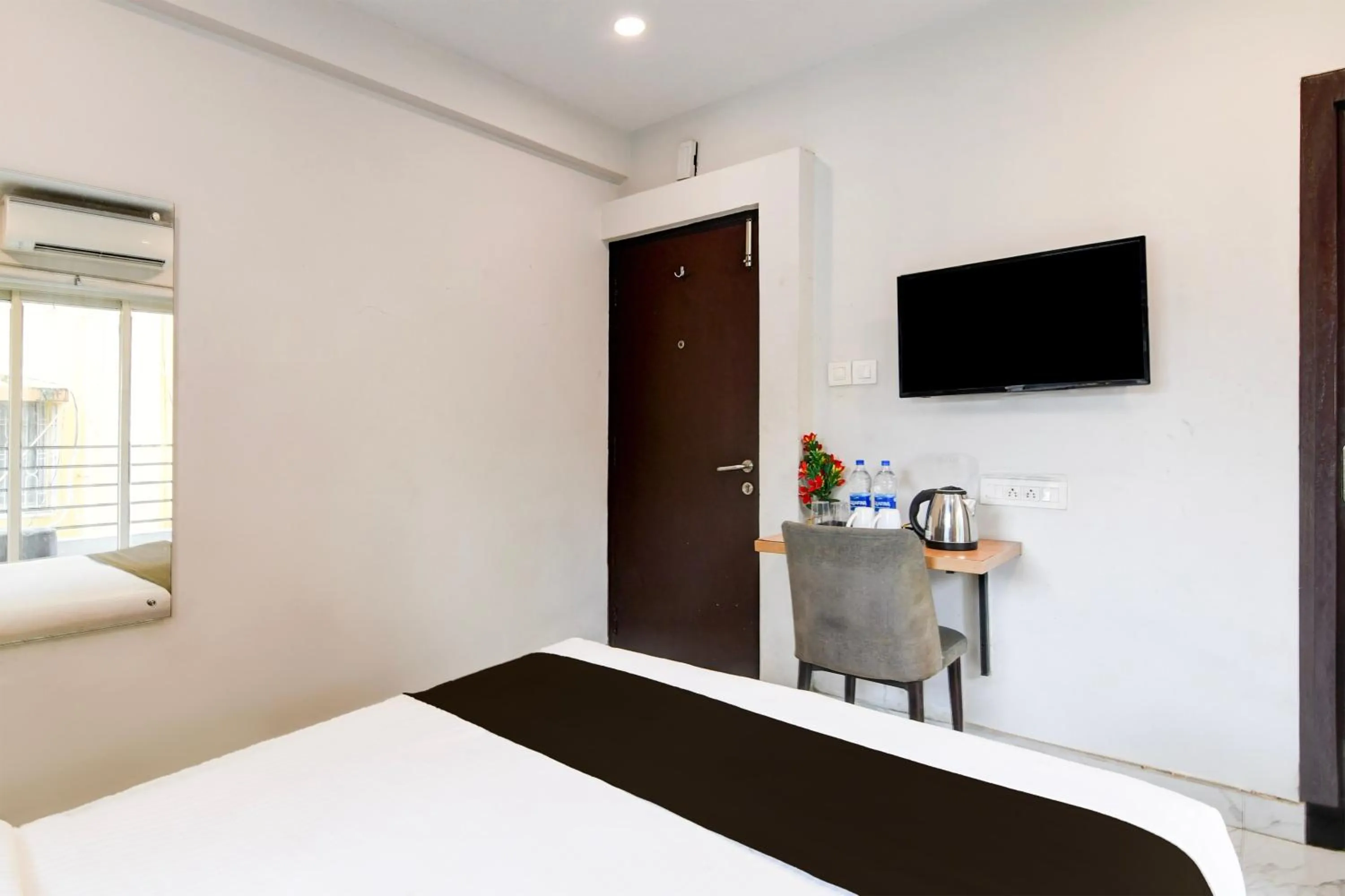 Bedroom, Bed in Super Collection O Bisarjan Ghat Formerly Eden Rocks