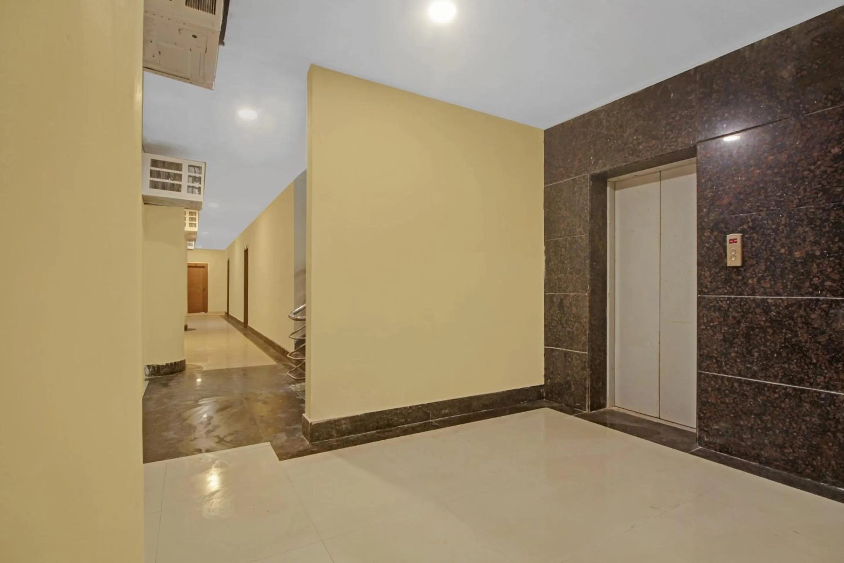 Lobby or reception in Super Collection O Hotel Aqua Villa Near Netaji Subhash Chandra Bose International Airport