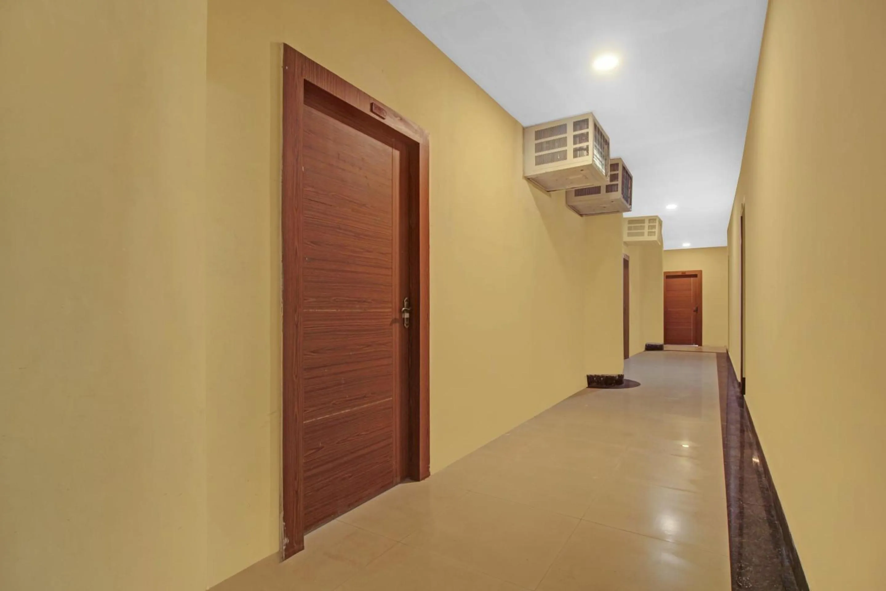 Lobby or reception in Super Collection O Hotel Aqua Villa Near Netaji Subhash Chandra Bose International Airport