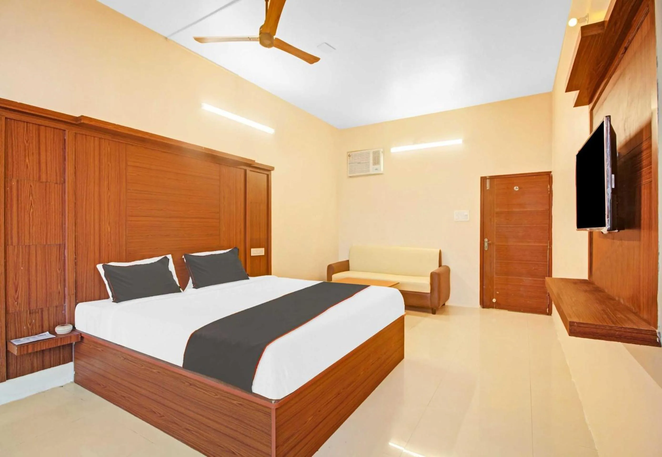 Bedroom, Bed in Super Collection O Hotel Aqua Villa Near Netaji Subhash Chandra Bose International Airport