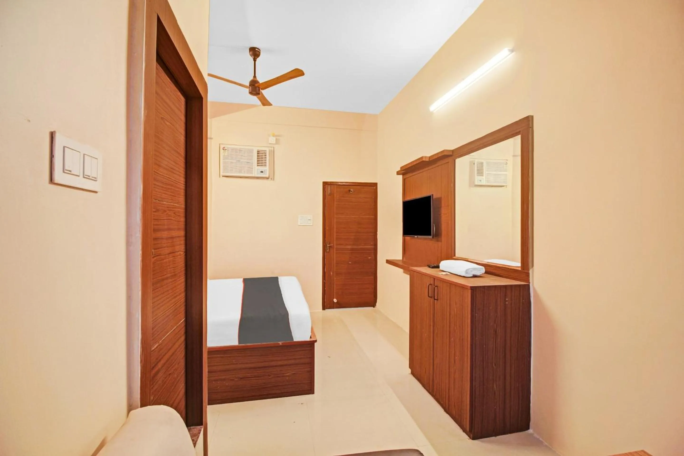 Bedroom in Super Collection O Hotel Aqua Villa Near Netaji Subhash Chandra Bose International Airport