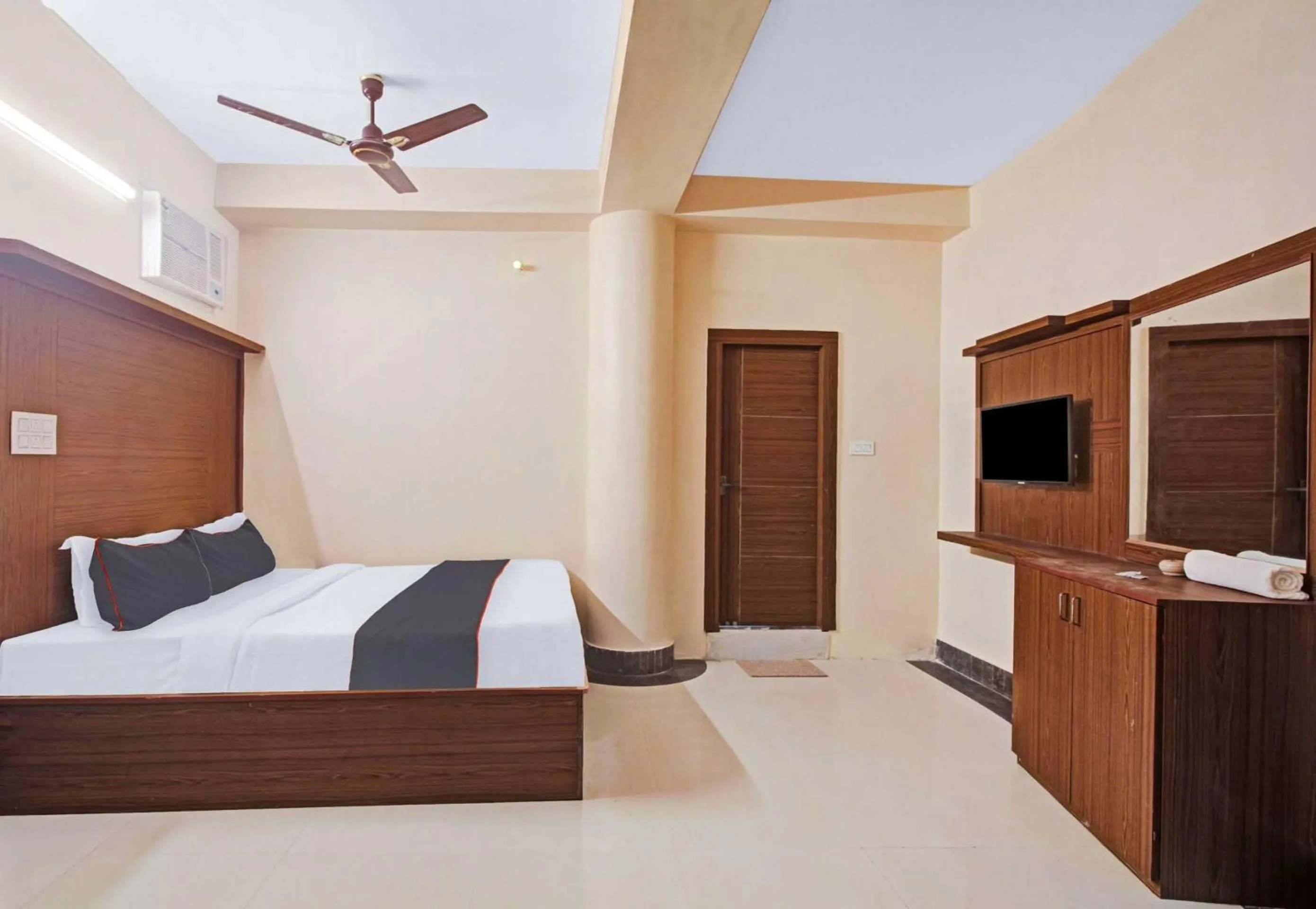 Bedroom, Bed in Super Collection O Hotel Aqua Villa Near Netaji Subhash Chandra Bose International Airport