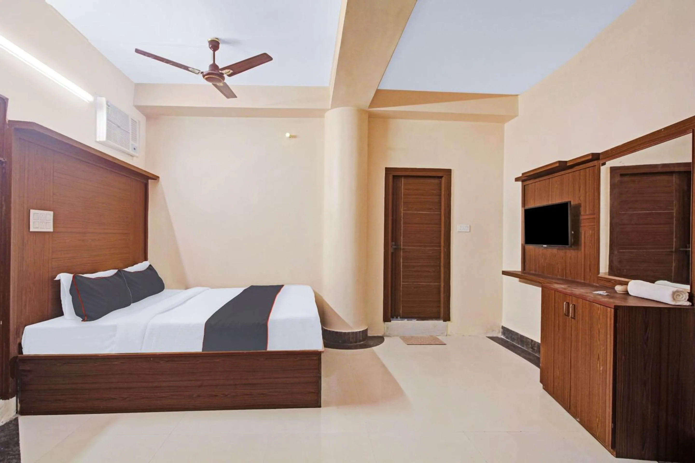 Bedroom, Bed in Super Collection O Hotel Aqua Villa Near Netaji Subhash Chandra Bose International Airport