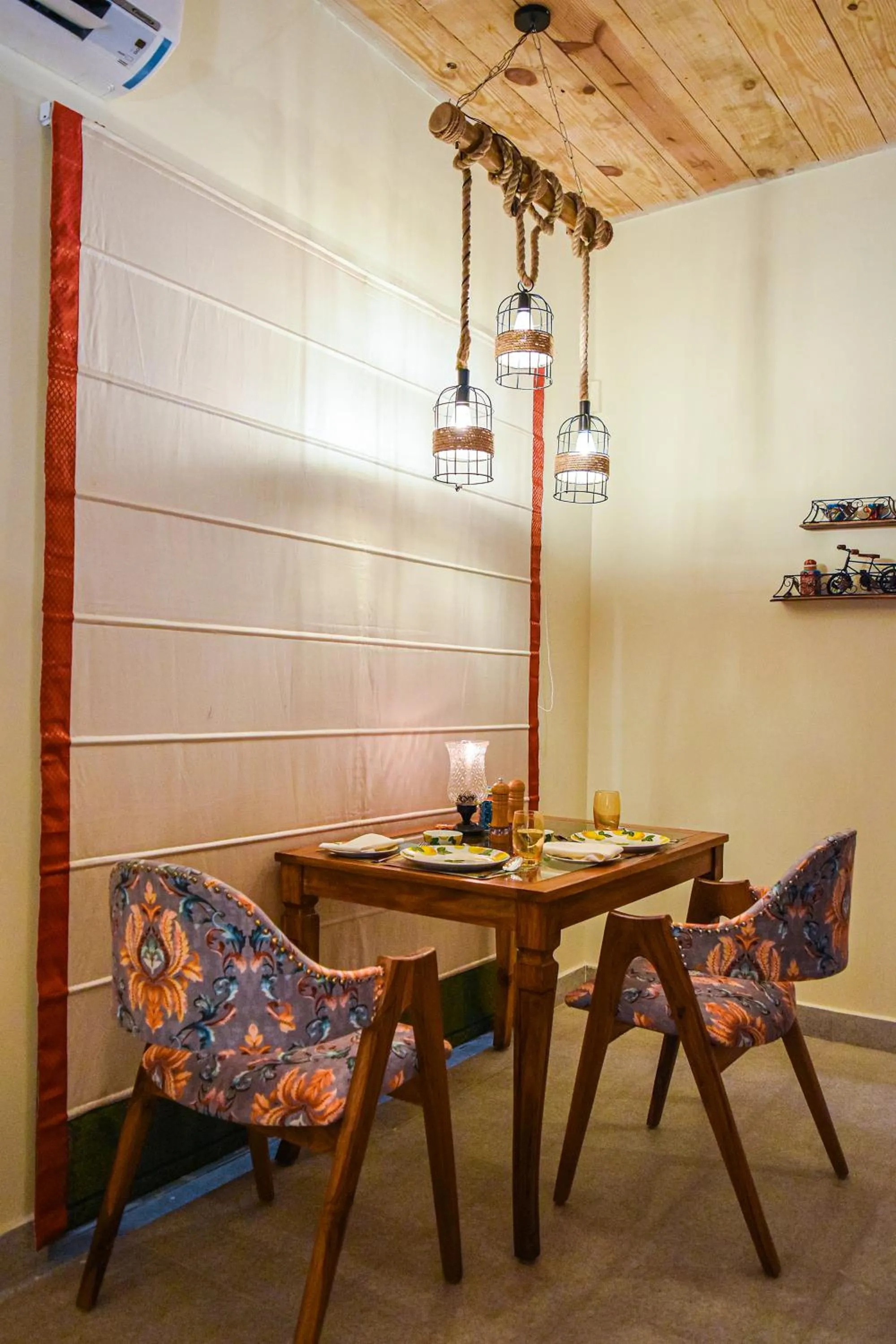 Dining area in Tree of Life Ecotainers Agra