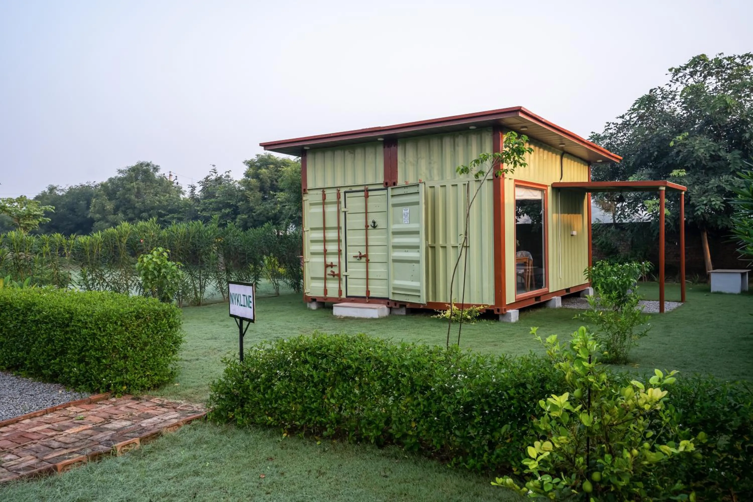 Photo of the whole room in Tree of Life Ecotainers Agra