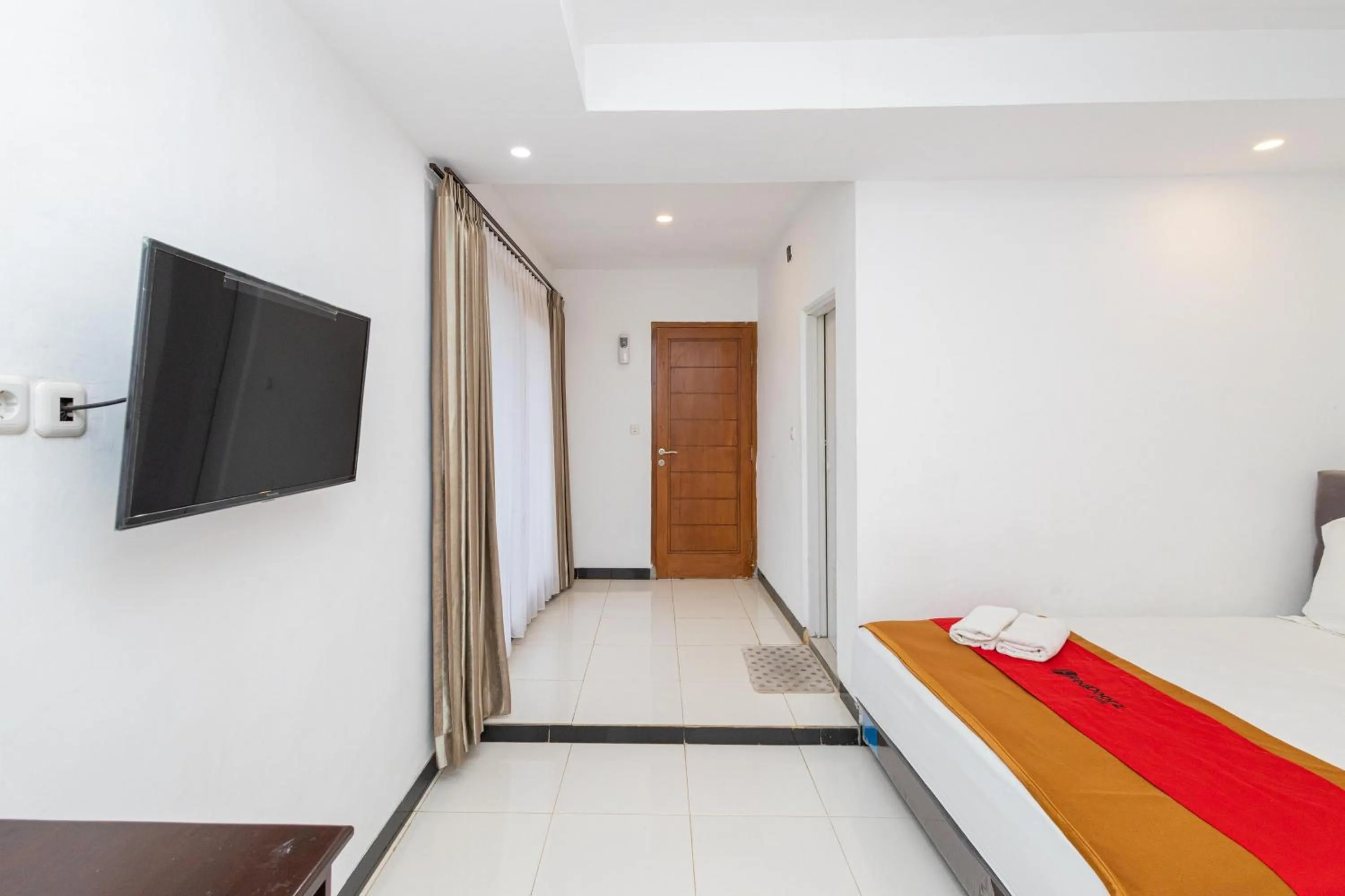 Bed in RedDoorz Syariah At Wisma Djokorio Poncokusumo
