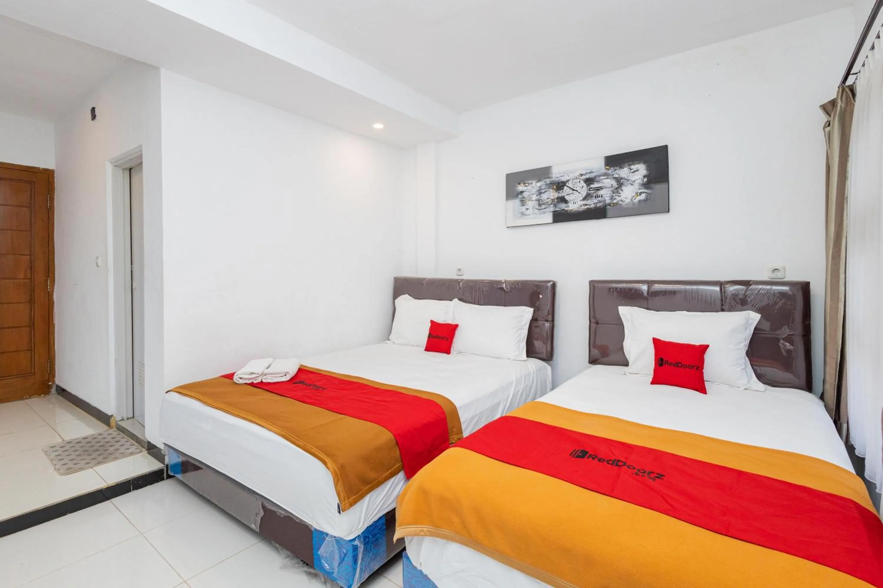 Bed in RedDoorz Syariah At Wisma Djokorio Poncokusumo