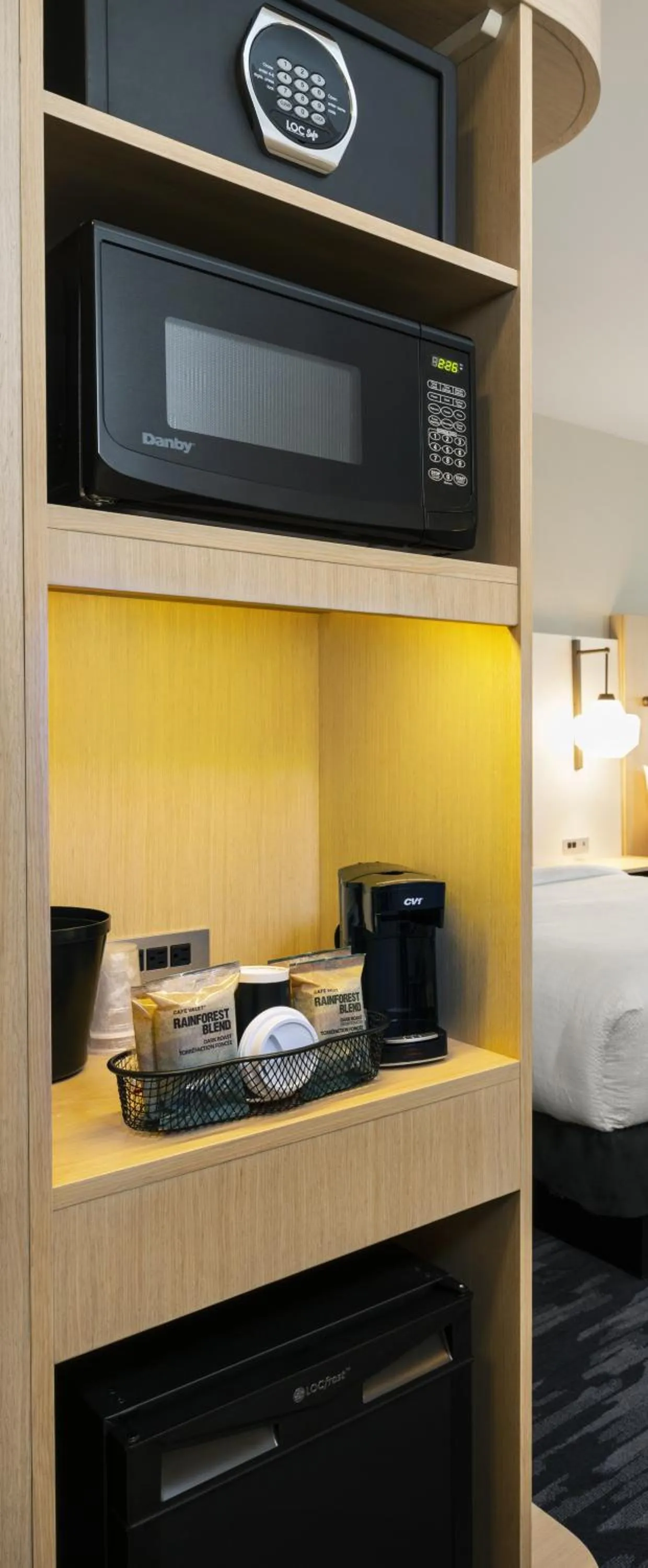 Coffee/tea facilities, Bed in Fairfield by Marriott Inn & Suites North Bay