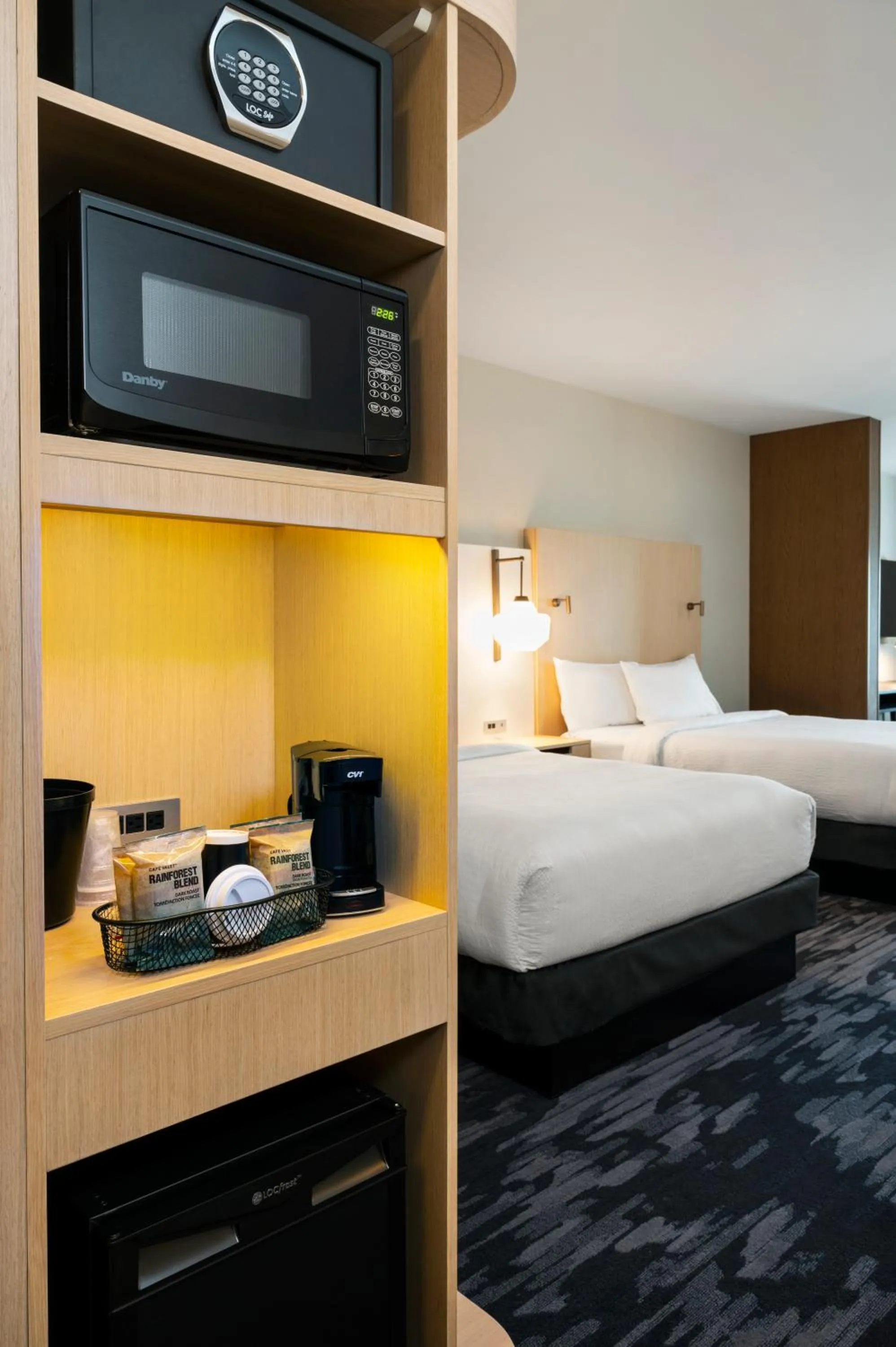 Coffee/tea facilities, Bed in Fairfield by Marriott Inn & Suites North Bay