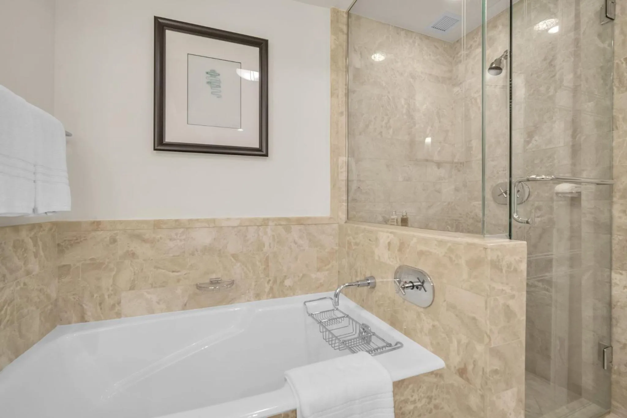 Hot Tub in 2 Bedroom OR King Studio Suites Four Seasons Hotel Miami Free Wi-Fi & Free Parking