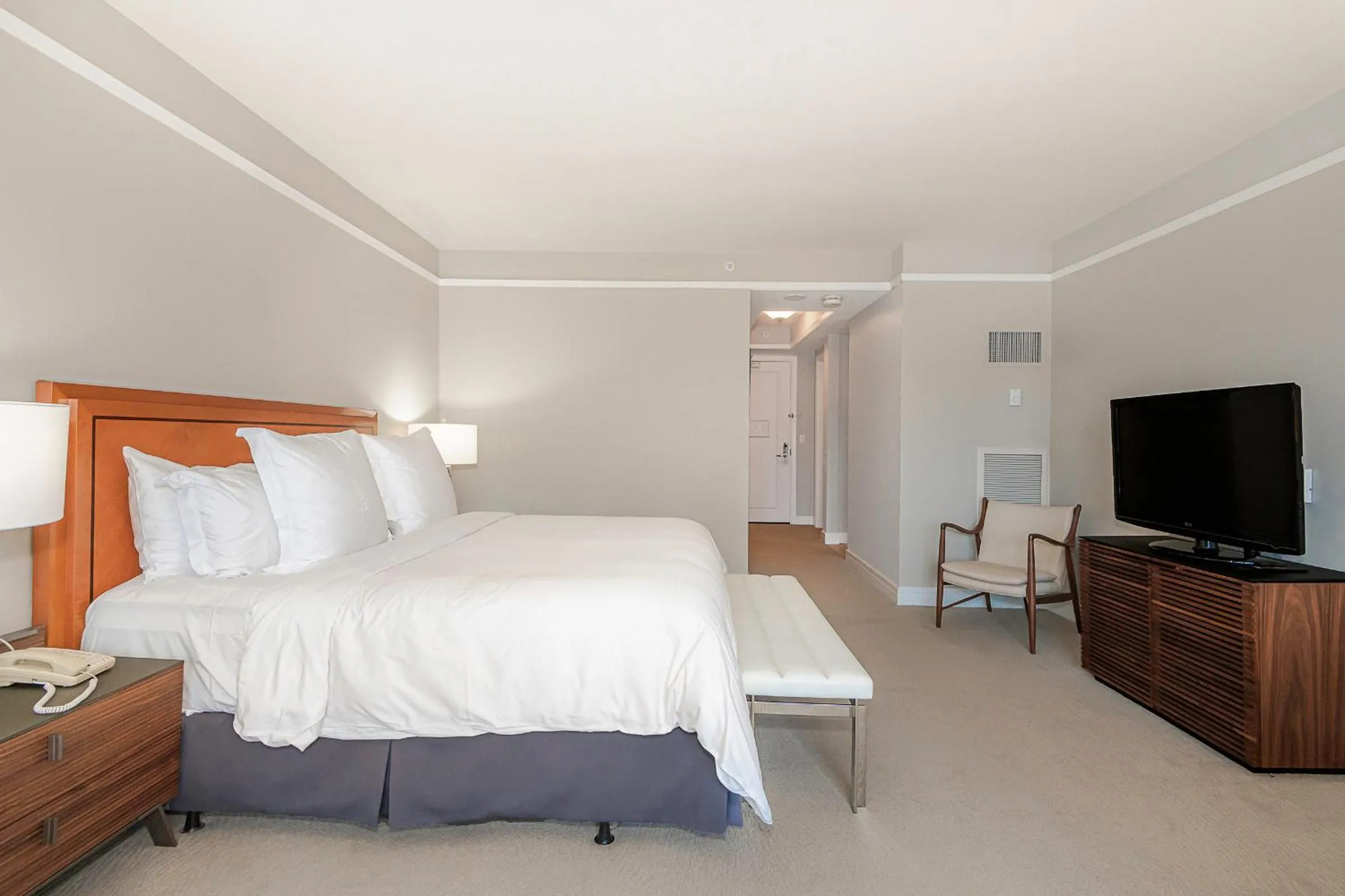 Seating area, Bed in 2 Bedroom OR King Studio Suites Four Seasons Hotel Miami Free Wi-Fi & Free Parking