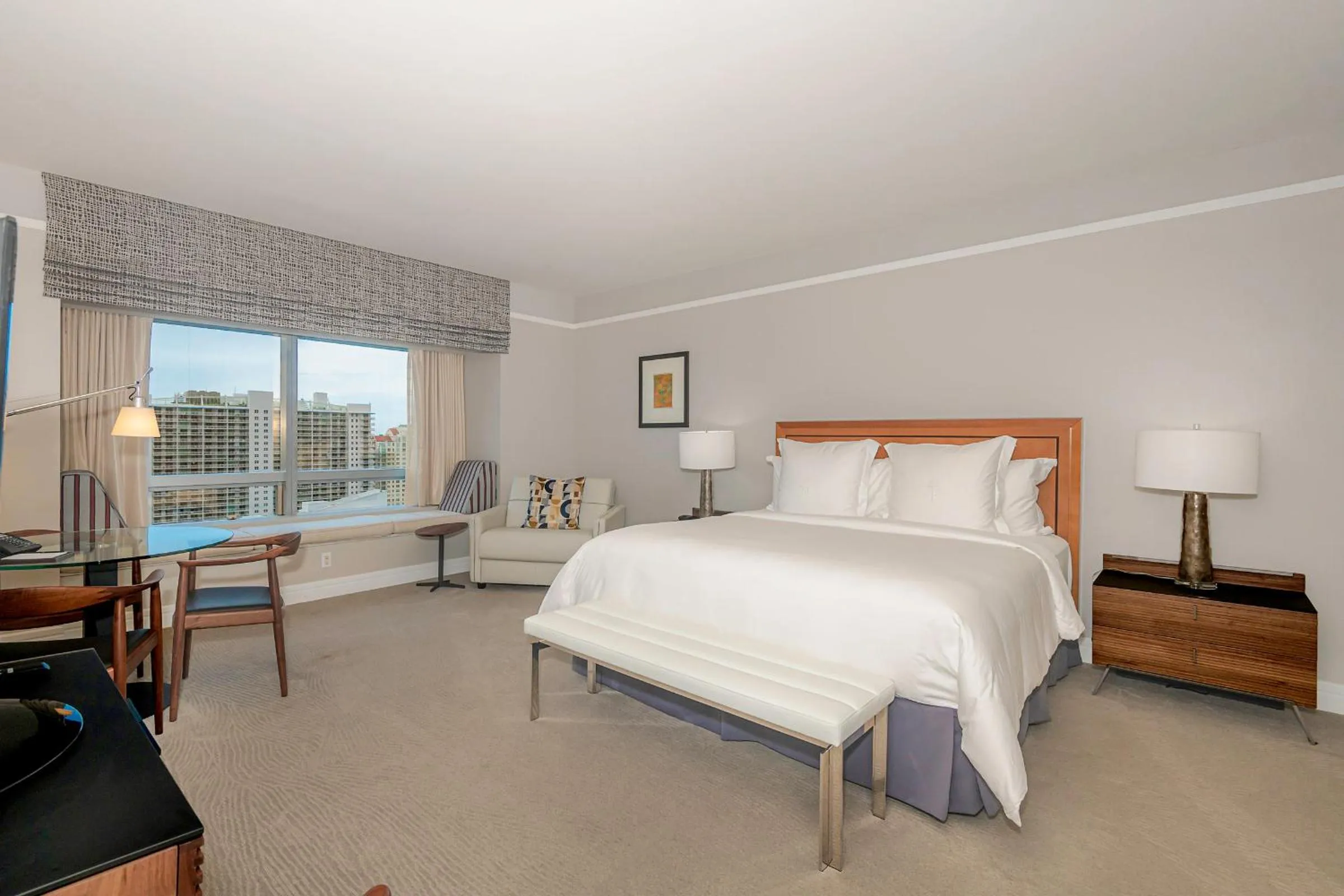 Bed in 2 Bedroom OR King Studio Suites Four Seasons Hotel Miami Free Wi-Fi & Free Parking