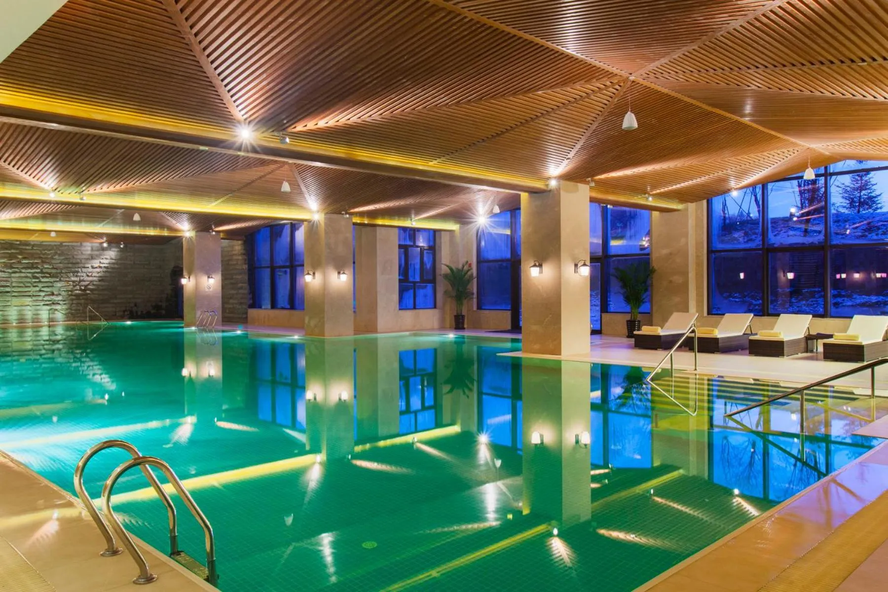 Swimming pool in Wanda Jin Resort Changbaishan