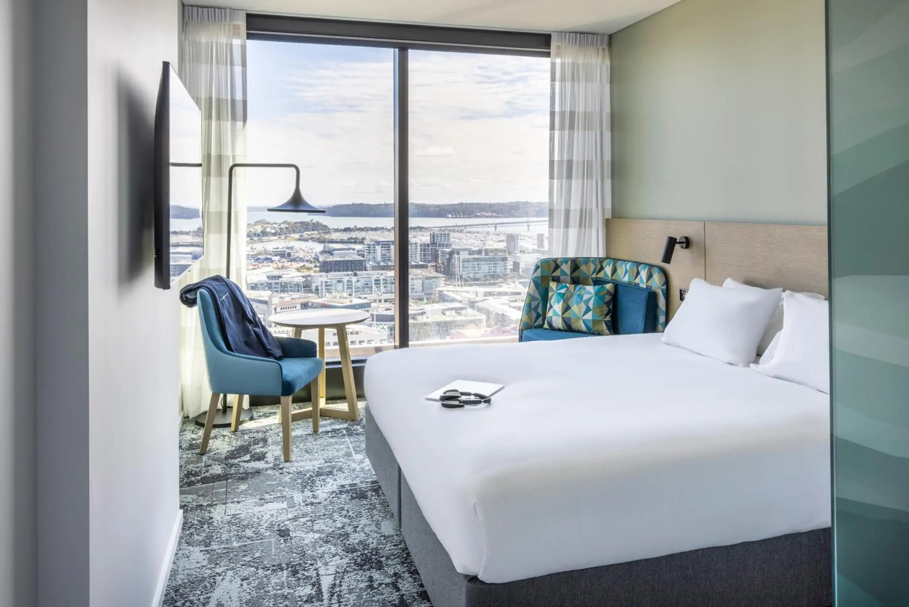 Standard King Room with Harbor View - Free Breakfast in Holiday Inn Express Auckland City Centre by IHG Standard King Room with Harbor View - Free Breakfast in Holiday Inn Express Auckland City Centre by IHG