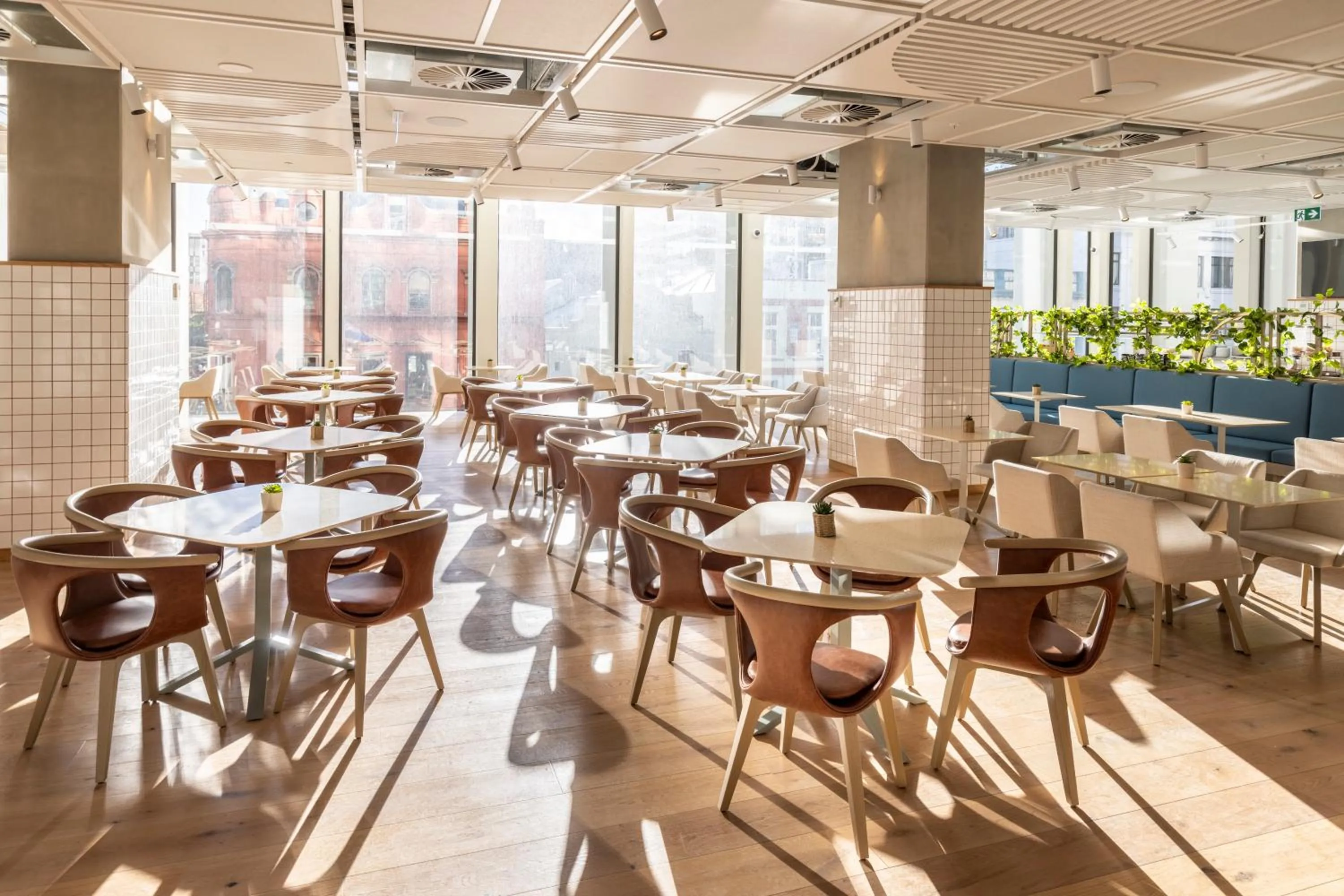 Restaurant/places to eat in Holiday Inn Express Auckland City Centre by IHG